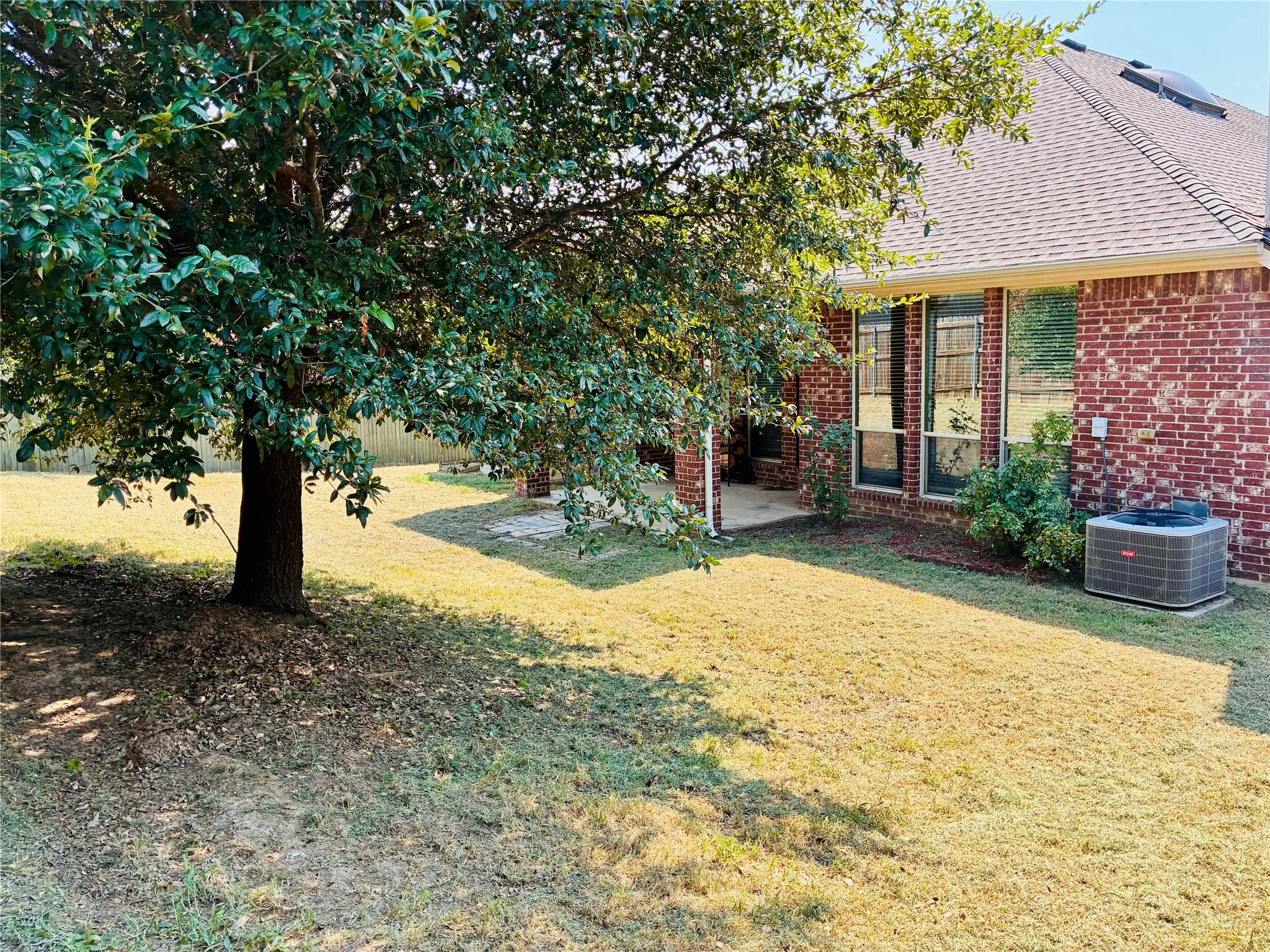 Single Family Residence For Sale in Parker County , 2229 Caroline Drive, Weatherford, Texas 76087, 4 Bedroom, 2 Bathroom, 2 Garage spaces, 2,410 Sqft, built in 2012, mls#21355729, Real Estate Agent in Weatherford, Homes For Sale in Parker county, Homes For Sale in Weatherford, Realtor in Weatherford Texas, Real Estate Brokerage Independent Realty Texas, Luminita Cordes Realtor