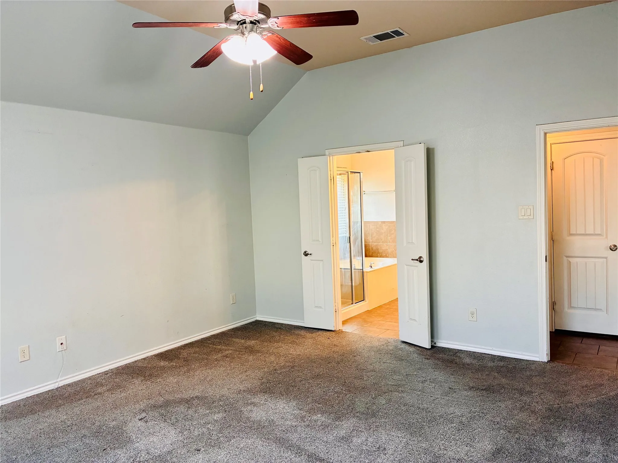 Single Family Residence For Sale in Parker County , 2229 Caroline Drive, Weatherford, Texas 76087, 4 Bedroom, 2 Bathroom, 2 Garage spaces, 2,410 Sqft, built in 2012, mls#21355729, Real Estate Agent in Weatherford, Homes For Sale in Parker county, Homes For Sale in Weatherford, Realtor in Weatherford Texas, Real Estate Brokerage Independent Realty Texas, Luminita Cordes Realtor