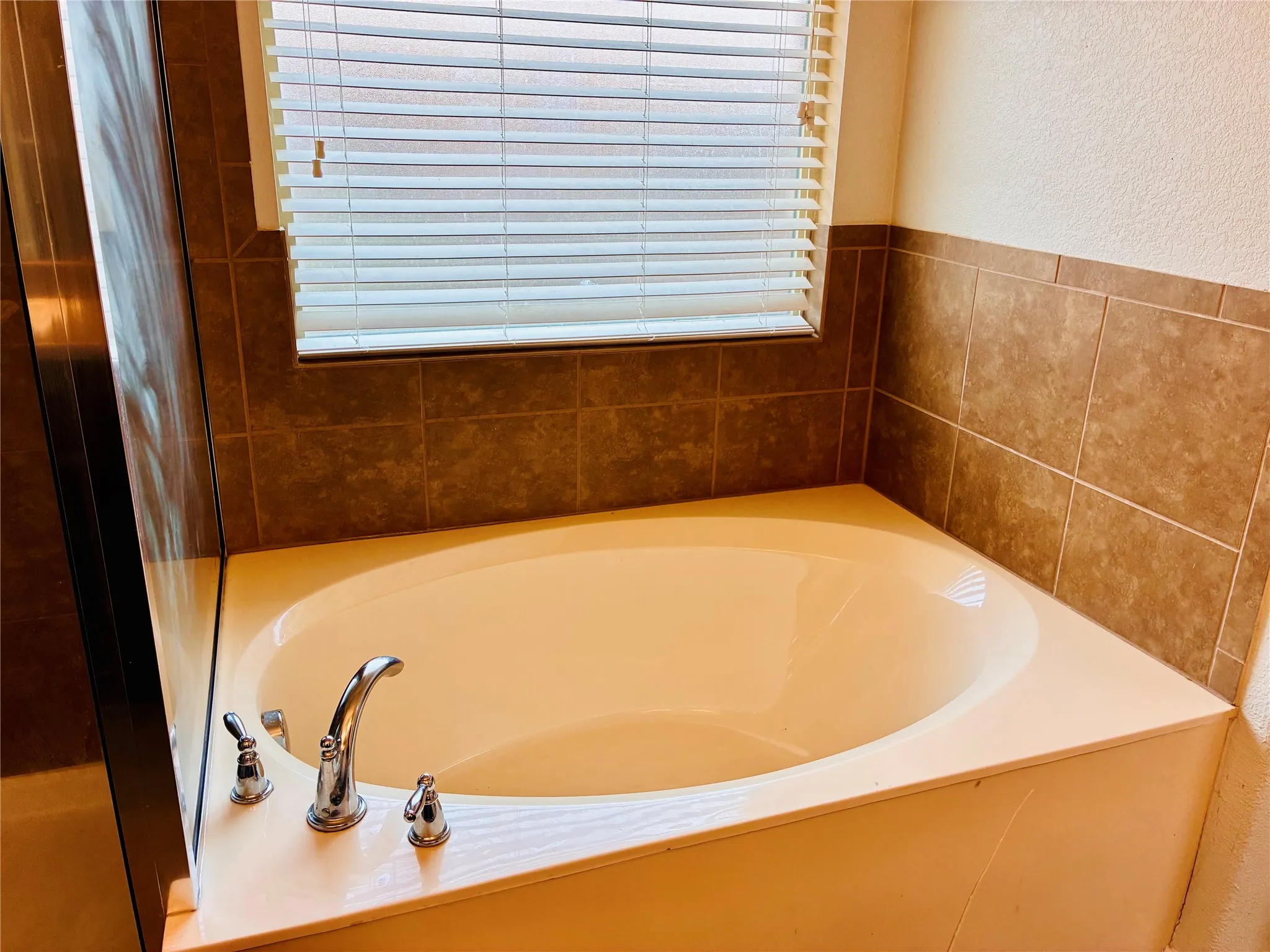 Single Family Residence For Sale in Parker County , 2229 Caroline Drive, Weatherford, Texas 76087, 4 Bedroom, 2 Bathroom, 2 Garage spaces, 2,410 Sqft, built in 2012, mls#21355729, Real Estate Agent in Weatherford, Homes For Sale in Parker county, Homes For Sale in Weatherford, Realtor in Weatherford Texas, Real Estate Brokerage Independent Realty Texas, Luminita Cordes Realtor