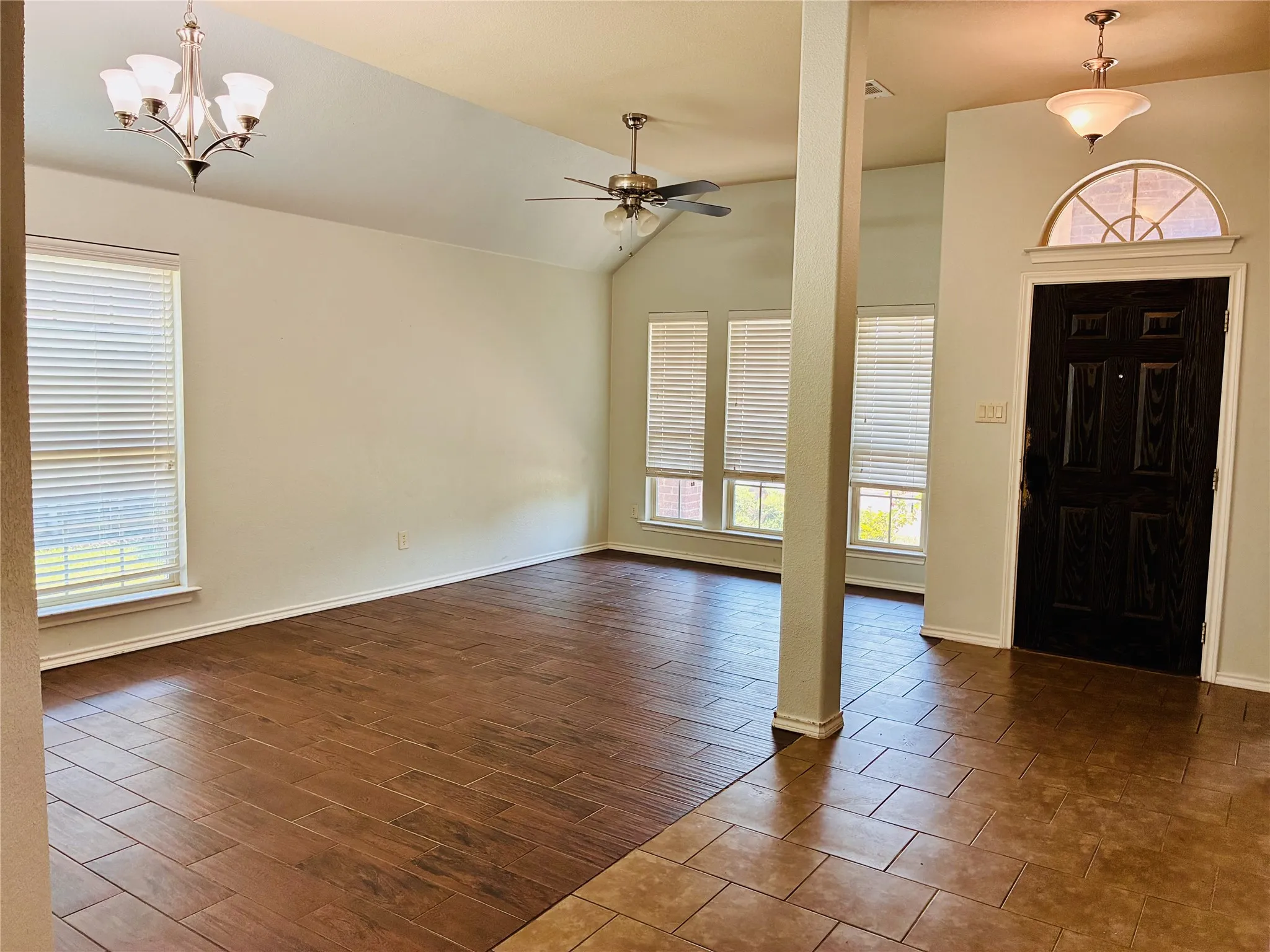 Single Family Residence For Sale in Parker County , 2229 Caroline Drive, Weatherford, Texas 76087, 4 Bedroom, 2 Bathroom, 2 Garage spaces, 2,410 Sqft, built in 2012, mls#21355729, Real Estate Agent in Weatherford, Homes For Sale in Parker county, Homes For Sale in Weatherford, Realtor in Weatherford Texas, Real Estate Brokerage Independent Realty Texas, Luminita Cordes Realtor