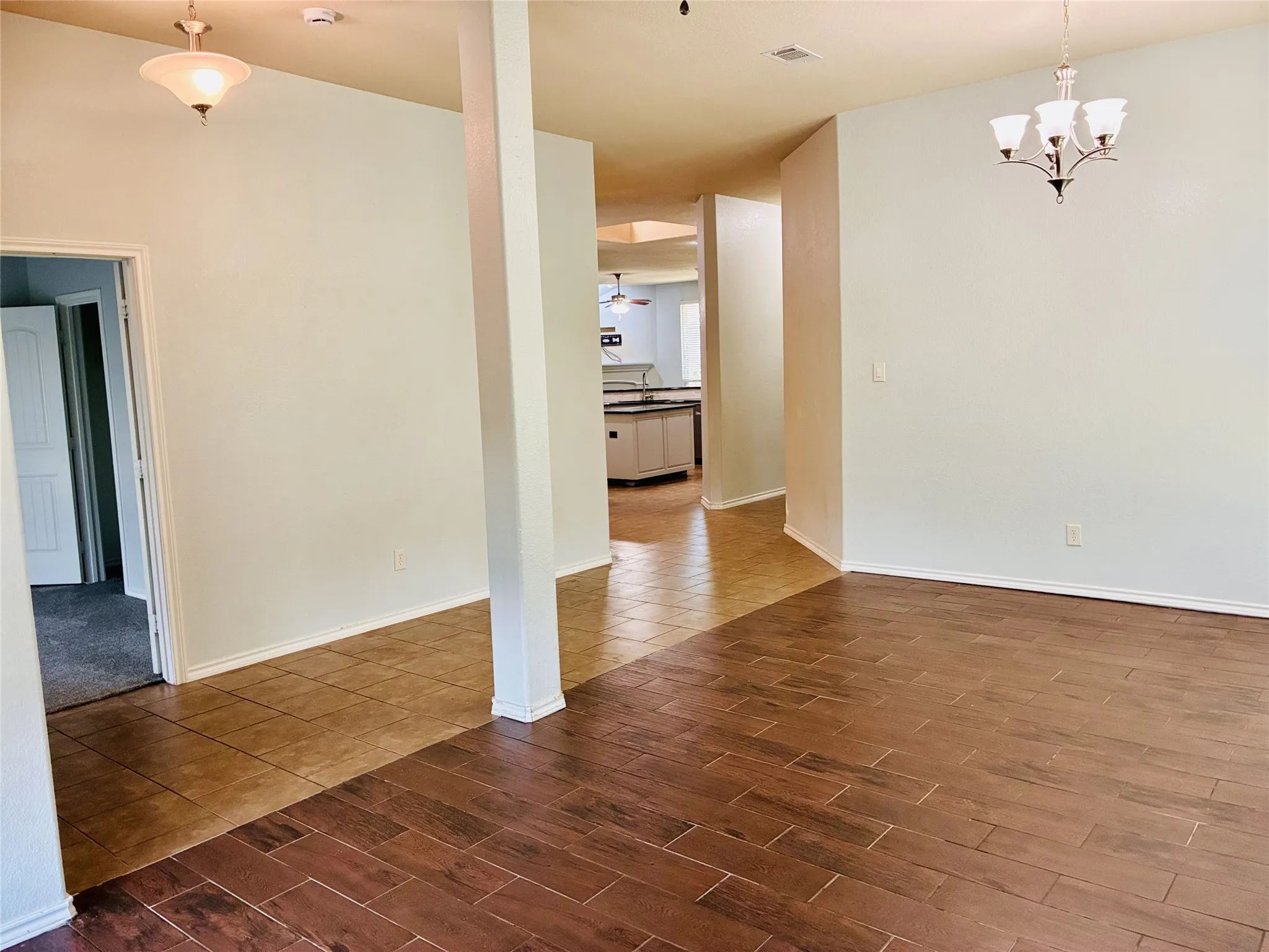 Single Family Residence For Sale in Parker County , 2229 Caroline Drive, Weatherford, Texas 76087, 4 Bedroom, 2 Bathroom, 2 Garage spaces, 2,410 Sqft, built in 2012, mls#21355729, Real Estate Agent in Weatherford, Homes For Sale in Parker county, Homes For Sale in Weatherford, Realtor in Weatherford Texas, Real Estate Brokerage Independent Realty Texas, Luminita Cordes Realtor