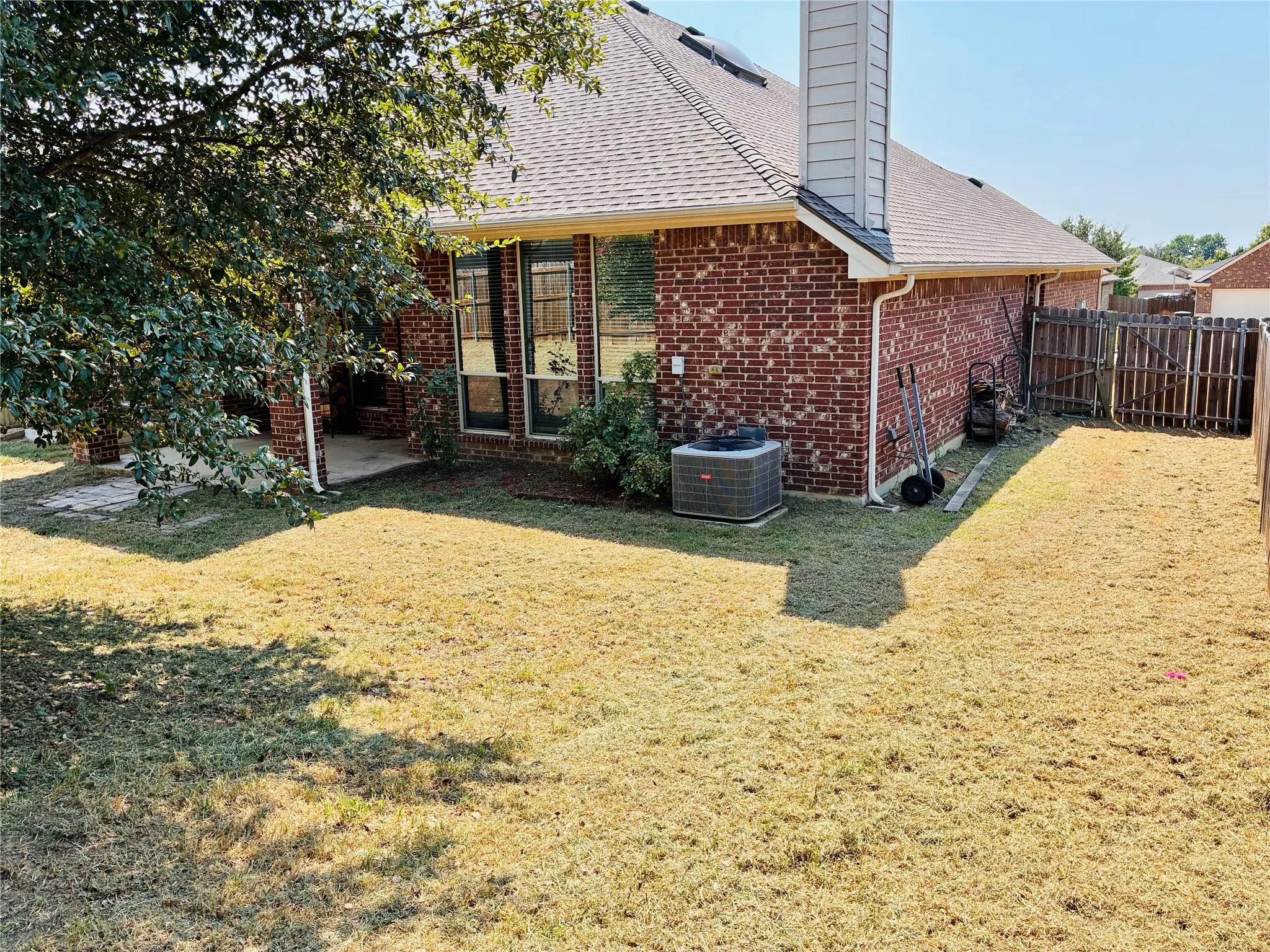 Single Family Residence For Sale in Parker County , 2229 Caroline Drive, Weatherford, Texas 76087, 4 Bedroom, 2 Bathroom, 2 Garage spaces, 2,410 Sqft, built in 2012, mls#21355729, Real Estate Agent in Weatherford, Homes For Sale in Parker county, Homes For Sale in Weatherford, Realtor in Weatherford Texas, Real Estate Brokerage Independent Realty Texas, Luminita Cordes Realtor