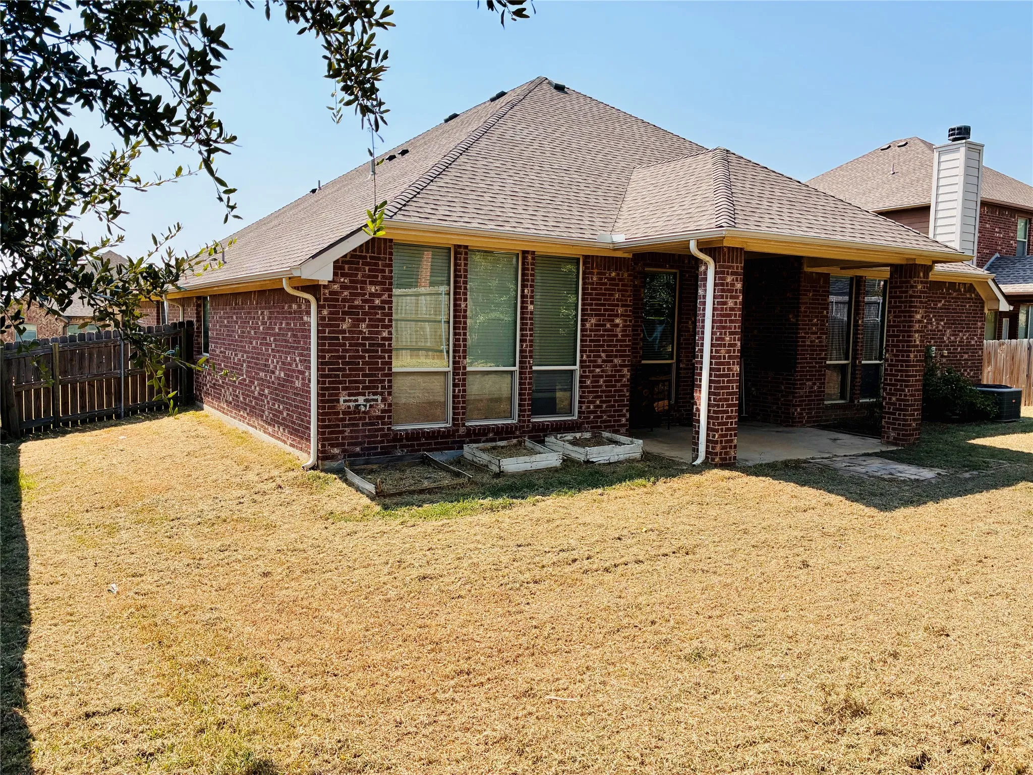 Single Family Residence For Sale in Parker County , 2229 Caroline Drive, Weatherford, Texas 76087, 4 Bedroom, 2 Bathroom, 2 Garage spaces, 2,410 Sqft, built in 2012, mls#21355729, Real Estate Agent in Weatherford, Homes For Sale in Parker county, Homes For Sale in Weatherford, Realtor in Weatherford Texas, Real Estate Brokerage Independent Realty Texas, Luminita Cordes Realtor