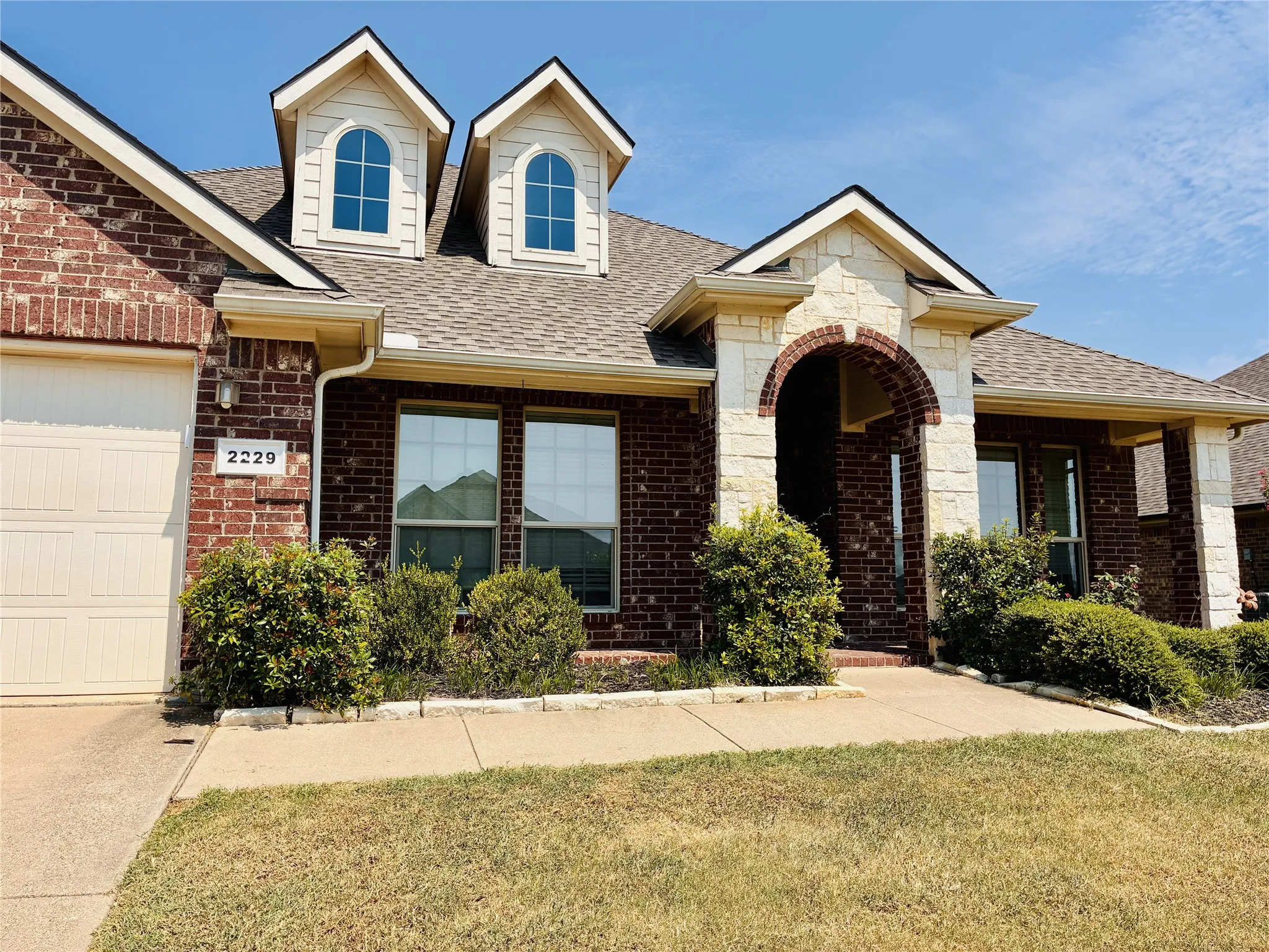 Single Family Residence For Sale in Parker County , 2229 Caroline Drive, Weatherford, Texas 76087, 4 Bedroom, 2 Bathroom, 2 Garage spaces, 2,410 Sqft, built in 2012, mls#21355729, Real Estate Agent in Weatherford, Homes For Sale in Parker county, Homes For Sale in Weatherford, Realtor in Weatherford Texas, Real Estate Brokerage Independent Realty Texas, Luminita Cordes Realtor