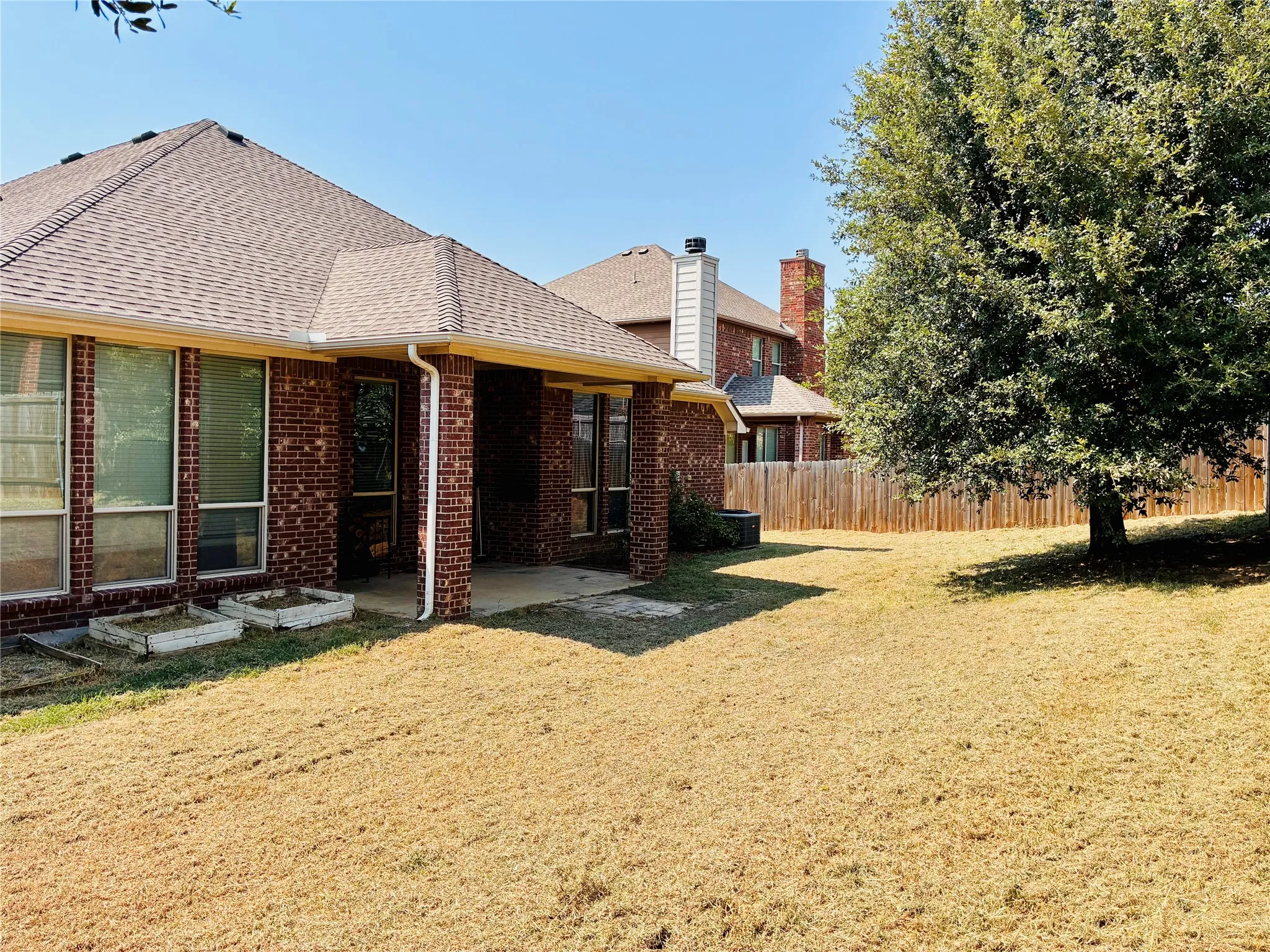 Single Family Residence For Sale in Parker County , 2229 Caroline Drive, Weatherford, Texas 76087, 4 Bedroom, 2 Bathroom, 2 Garage spaces, 2,410 Sqft, built in 2012, mls#21355729, Real Estate Agent in Weatherford, Homes For Sale in Parker county, Homes For Sale in Weatherford, Realtor in Weatherford Texas, Real Estate Brokerage Independent Realty Texas, Luminita Cordes Realtor