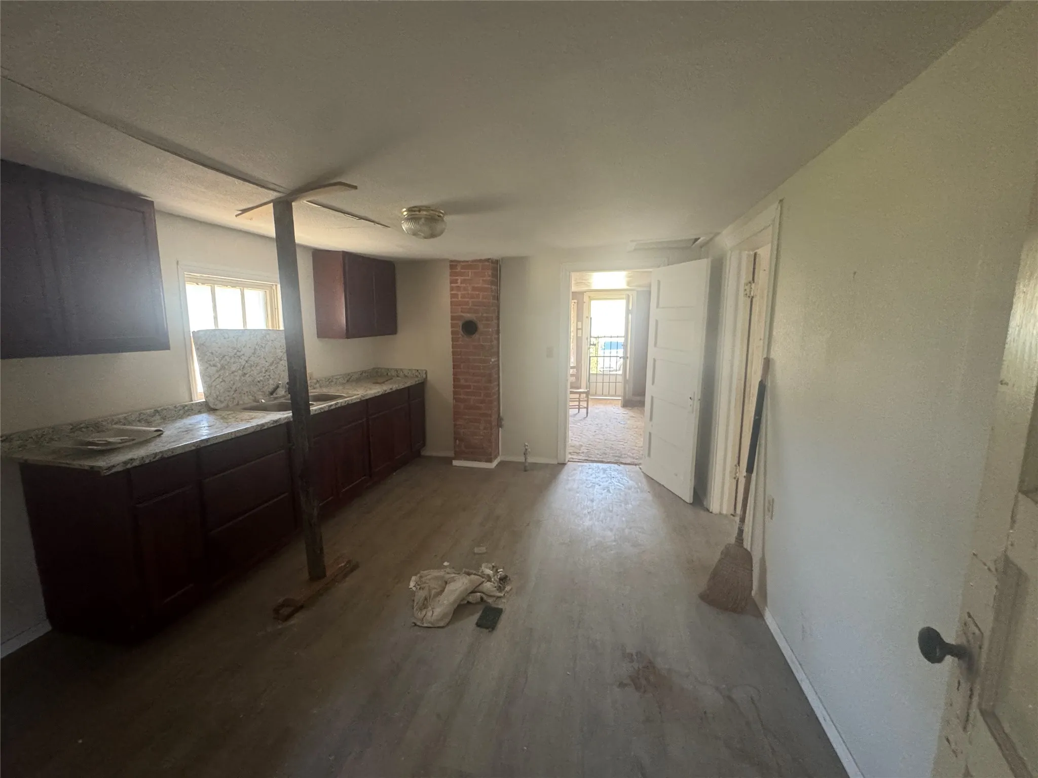 Single Family Residence For Sale in Mc Lennan County , 1500 E Calhoun Avenue, Waco, Texas 76704, 3 Bedroom, 1 Bathroom, Garage spaces, 912 Sqft, built in 1925, mls#21358692, Real Estate Agent in Waco, Homes For Sale in Mc Lennan county, Homes For Sale in Waco, Realtor in Waco Texas, Real Estate Brokerage Independent Realty Texas, Luminita Cordes Realtor