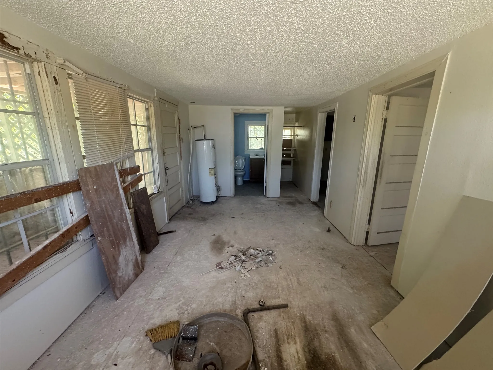 Single Family Residence For Sale in Mc Lennan County , 1500 E Calhoun Avenue, Waco, Texas 76704, 3 Bedroom, 1 Bathroom, Garage spaces, 912 Sqft, built in 1925, mls#21358692, Real Estate Agent in Waco, Homes For Sale in Mc Lennan county, Homes For Sale in Waco, Realtor in Waco Texas, Real Estate Brokerage Independent Realty Texas, Luminita Cordes Realtor
