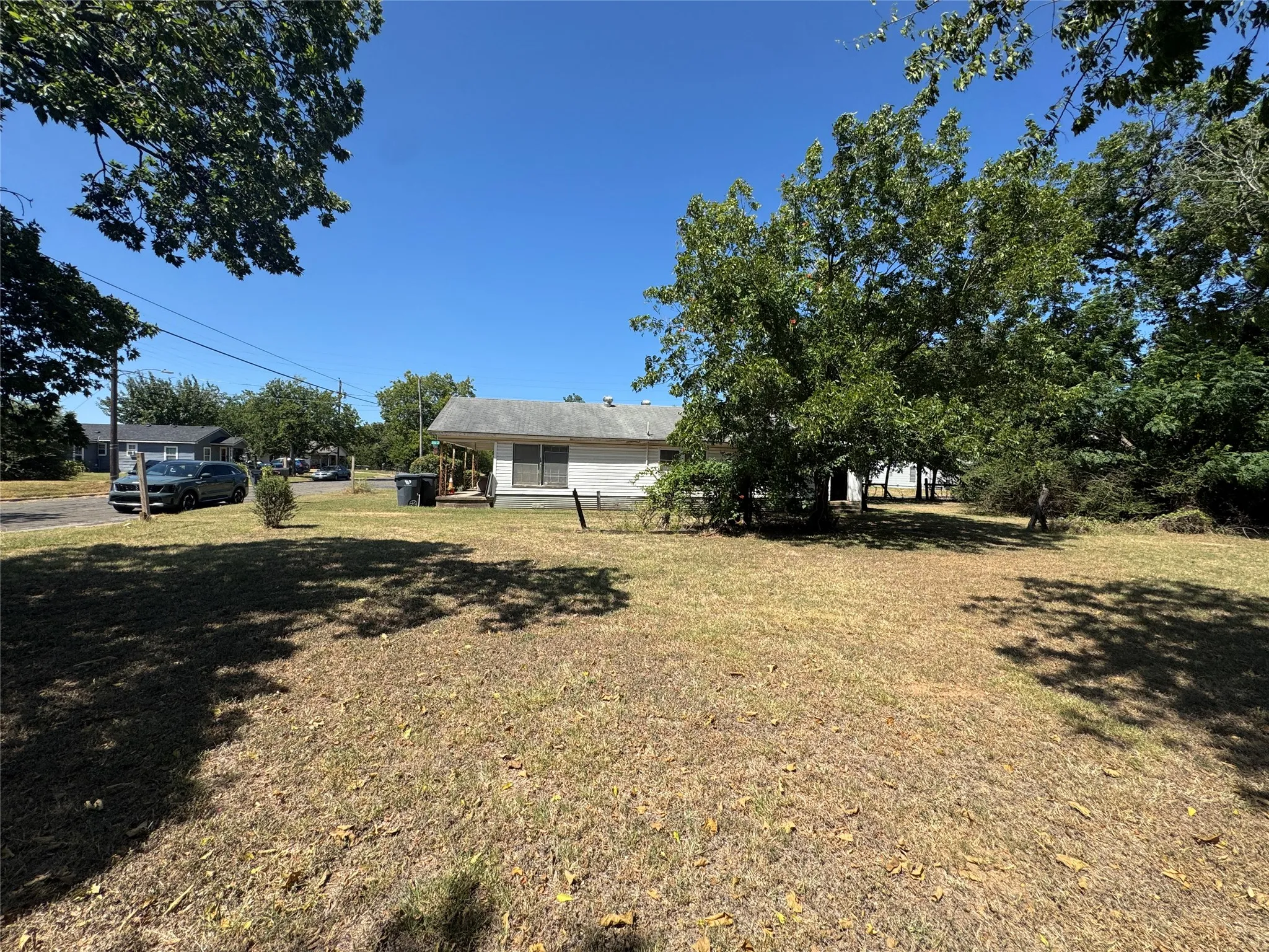 Single Family Residence For Sale in Mc Lennan County , 1500 E Calhoun Avenue, Waco, Texas 76704, 3 Bedroom, 1 Bathroom, Garage spaces, 912 Sqft, built in 1925, mls#21358692, Real Estate Agent in Waco, Homes For Sale in Mc Lennan county, Homes For Sale in Waco, Realtor in Waco Texas, Real Estate Brokerage Independent Realty Texas, Luminita Cordes Realtor