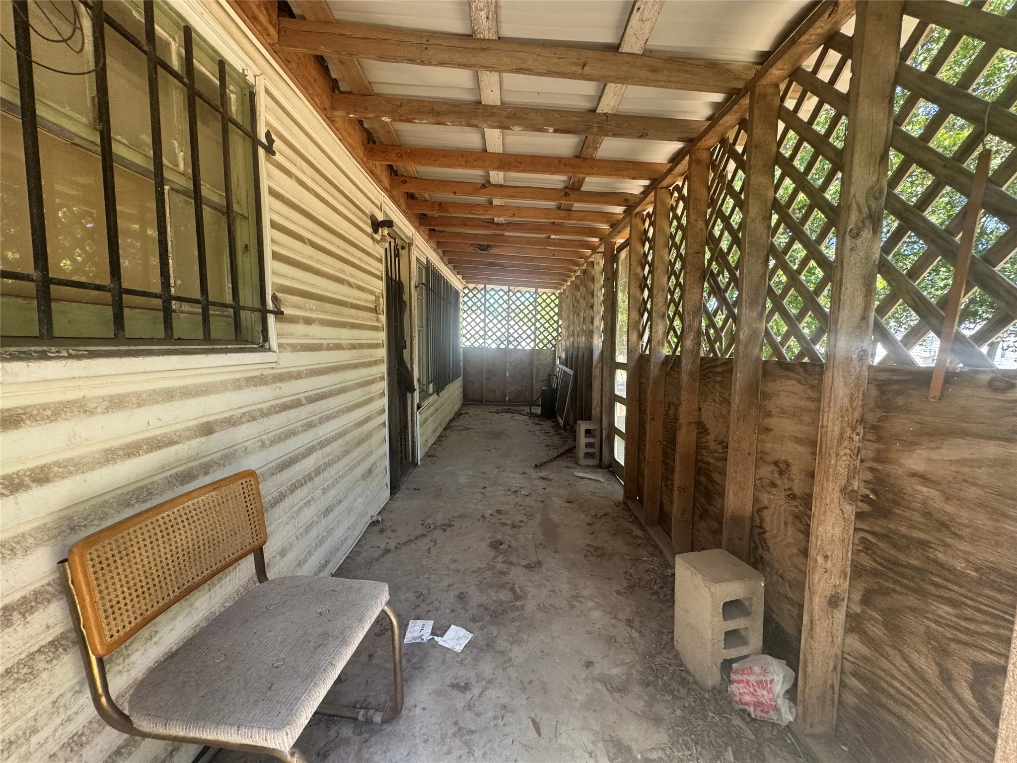 Single Family Residence For Sale in Mc Lennan County , 1500 E Calhoun Avenue, Waco, Texas 76704, 3 Bedroom, 1 Bathroom, Garage spaces, 912 Sqft, built in 1925, mls#21358692, Real Estate Agent in Waco, Homes For Sale in Mc Lennan county, Homes For Sale in Waco, Realtor in Waco Texas, Real Estate Brokerage Independent Realty Texas, Luminita Cordes Realtor