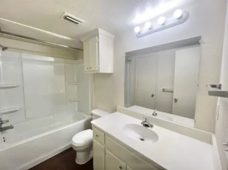 Apartment For Rent in Denton County , 932 Fannin Street, Denton, Texas 76201, 1 Bedroom, 1 Bathroom, Garage spaces, 575 Sqft, built in 2002, Price $900, mls#21358669, Real Estate Agent in Denton, Homes For Rent in Denton county, Homes For Rent in Denton, Realtor in Denton Texas, Real Estate Brokerage Independent Realty Texas, Luminita Cordes Realtor
