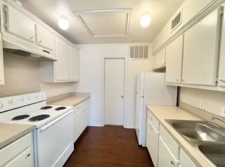 Apartment For Rent in Denton County , 932 Fannin Street, Denton, Texas 76201, 1 Bedroom, 1 Bathroom, Garage spaces, 575 Sqft, built in 2002, Price $900, mls#21358669, Real Estate Agent in Denton, Homes For Rent in Denton county, Homes For Rent in Denton, Realtor in Denton Texas, Real Estate Brokerage Independent Realty Texas, Luminita Cordes Realtor