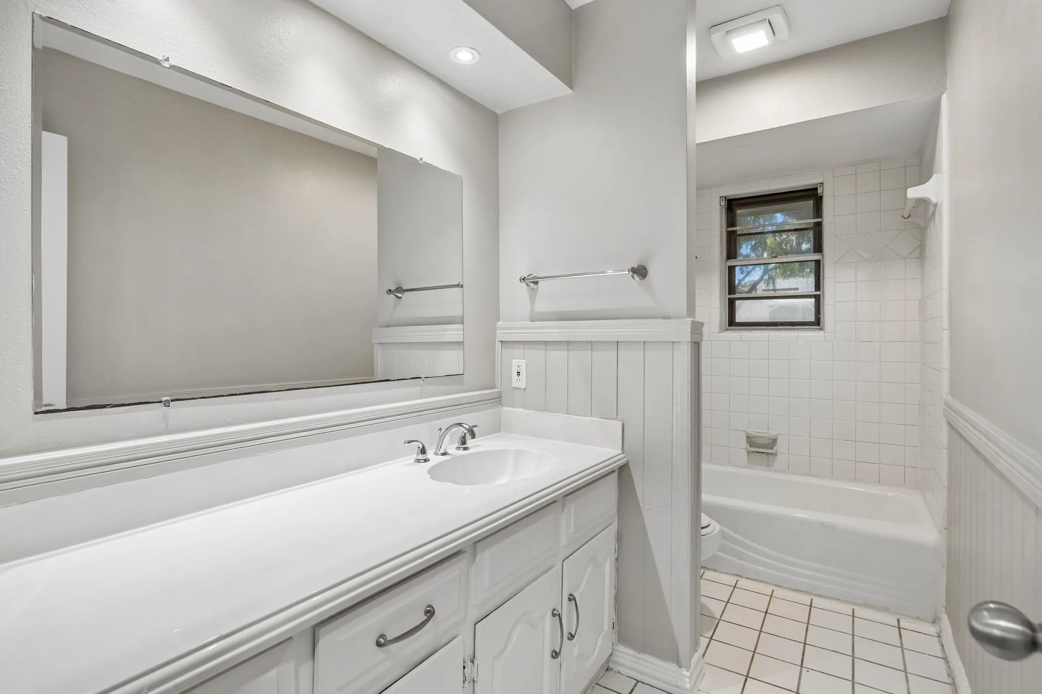 Single Family Residence For Sale in Dallas County , 117 Wesley Drive, De Soto, Texas 75115, 3 Bedroom, 2 Bathroom, 2 Garage spaces, 2,259 Sqft, built in 1972, mls#21357608, Real Estate Agent in De Soto, Homes For Sale in Dallas county, Homes For Sale in De Soto, Realtor in De Soto Texas, Real Estate Brokerage Independent Realty Texas, Luminita Cordes Realtor