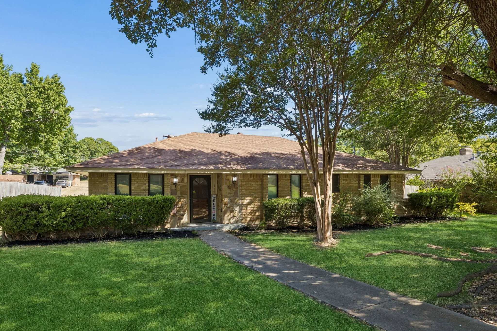 Single Family Residence For Sale in Dallas County , 117 Wesley Drive, De Soto, Texas 75115, 3 Bedroom, 2 Bathroom, 2 Garage spaces, 2,259 Sqft, built in 1972, mls#21357608, Real Estate Agent in De Soto, Homes For Sale in Dallas county, Homes For Sale in De Soto, Realtor in De Soto Texas, Real Estate Brokerage Independent Realty Texas, Luminita Cordes Realtor