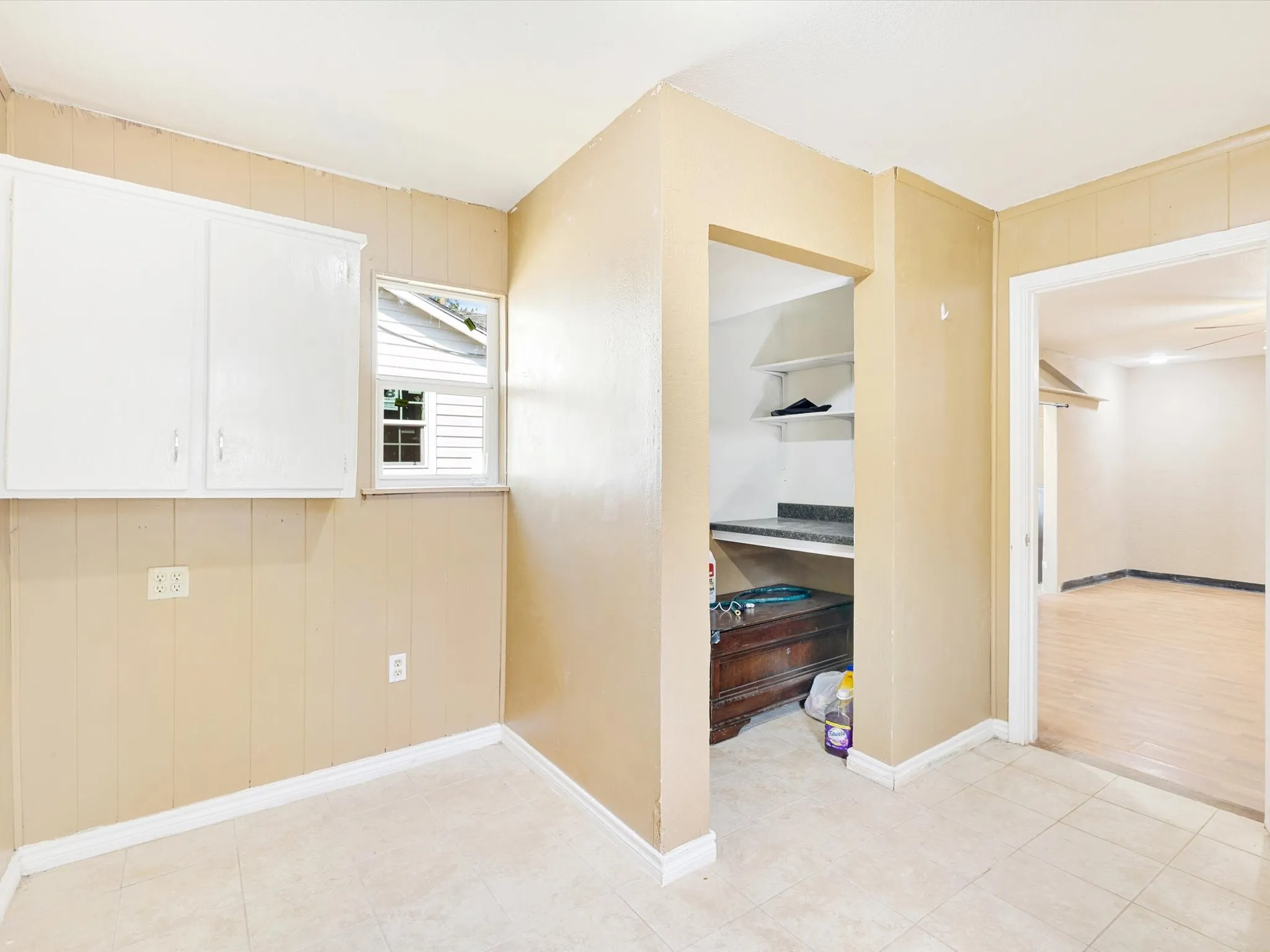Single Family Residence For Sale in Tarrant County , 2618 NW 23rd Street, Fort Worth, Texas 76106, 6 Bedroom, 3 Bathroom, Garage spaces, 1,615 Sqft, built in 1947, Price $279,999, mls#21353756, Real Estate Agent in Fort Worth, Homes For Sale in Tarrant county, Homes For Sale in Fort Worth, Realtor in Fort Worth Texas, Real Estate Brokerage Independent Realty Texas, Luminita Cordes Realtor