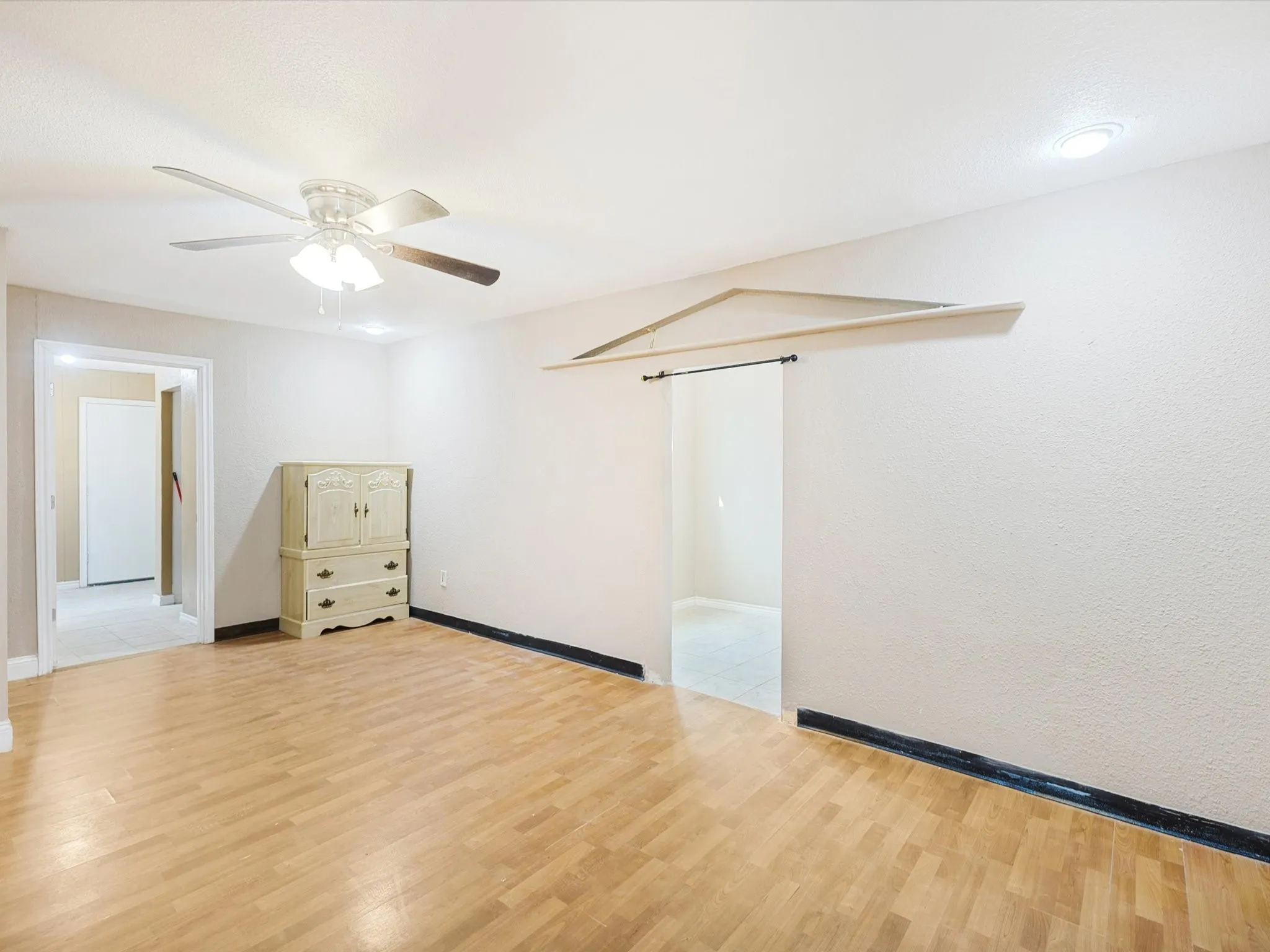 Single Family Residence For Sale in Tarrant County , 2618 NW 23rd Street, Fort Worth, Texas 76106, 6 Bedroom, 3 Bathroom, Garage spaces, 1,615 Sqft, built in 1947, Price $279,999, mls#21353756, Real Estate Agent in Fort Worth, Homes For Sale in Tarrant county, Homes For Sale in Fort Worth, Realtor in Fort Worth Texas, Real Estate Brokerage Independent Realty Texas, Luminita Cordes Realtor