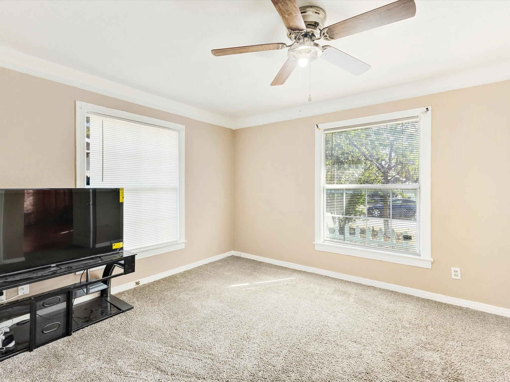 Single Family Residence For Sale in Tarrant County , 2618 NW 23rd Street, Fort Worth, Texas 76106, 6 Bedroom, 3 Bathroom, Garage spaces, 1,615 Sqft, built in 1947, Price $279,999, mls#21353756, Real Estate Agent in Fort Worth, Homes For Sale in Tarrant county, Homes For Sale in Fort Worth, Realtor in Fort Worth Texas, Real Estate Brokerage Independent Realty Texas, Luminita Cordes Realtor