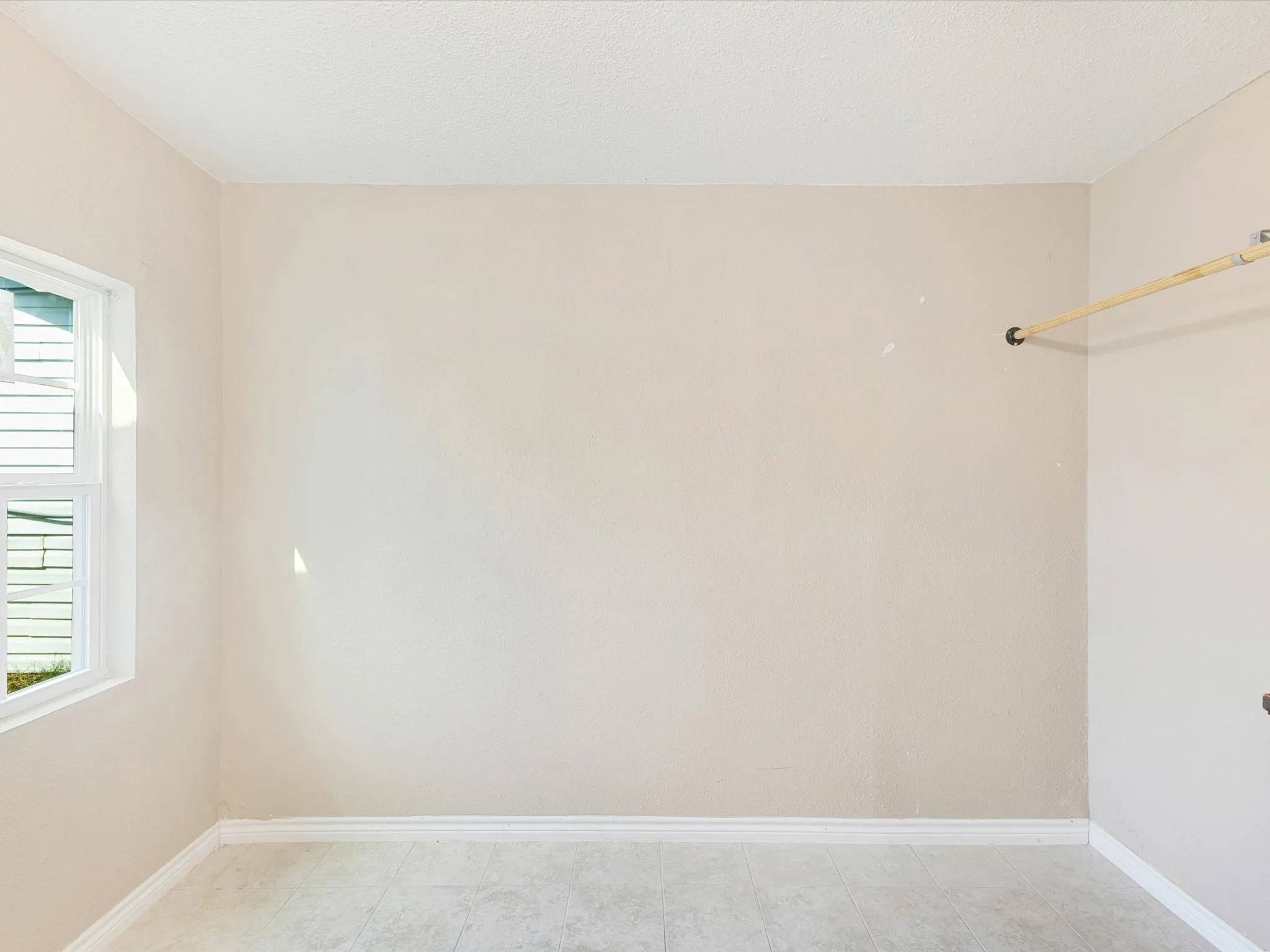 Single Family Residence For Sale in Tarrant County , 2618 NW 23rd Street, Fort Worth, Texas 76106, 6 Bedroom, 3 Bathroom, Garage spaces, 1,615 Sqft, built in 1947, Price $279,999, mls#21353756, Real Estate Agent in Fort Worth, Homes For Sale in Tarrant county, Homes For Sale in Fort Worth, Realtor in Fort Worth Texas, Real Estate Brokerage Independent Realty Texas, Luminita Cordes Realtor