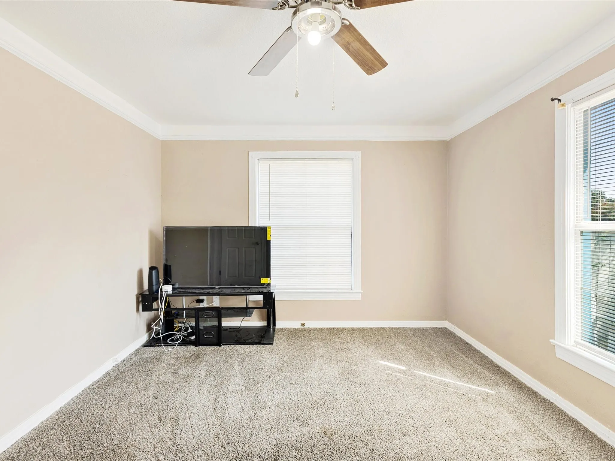 Single Family Residence For Sale in Tarrant County , 2618 NW 23rd Street, Fort Worth, Texas 76106, 6 Bedroom, 3 Bathroom, Garage spaces, 1,615 Sqft, built in 1947, Price $279,999, mls#21353756, Real Estate Agent in Fort Worth, Homes For Sale in Tarrant county, Homes For Sale in Fort Worth, Realtor in Fort Worth Texas, Real Estate Brokerage Independent Realty Texas, Luminita Cordes Realtor