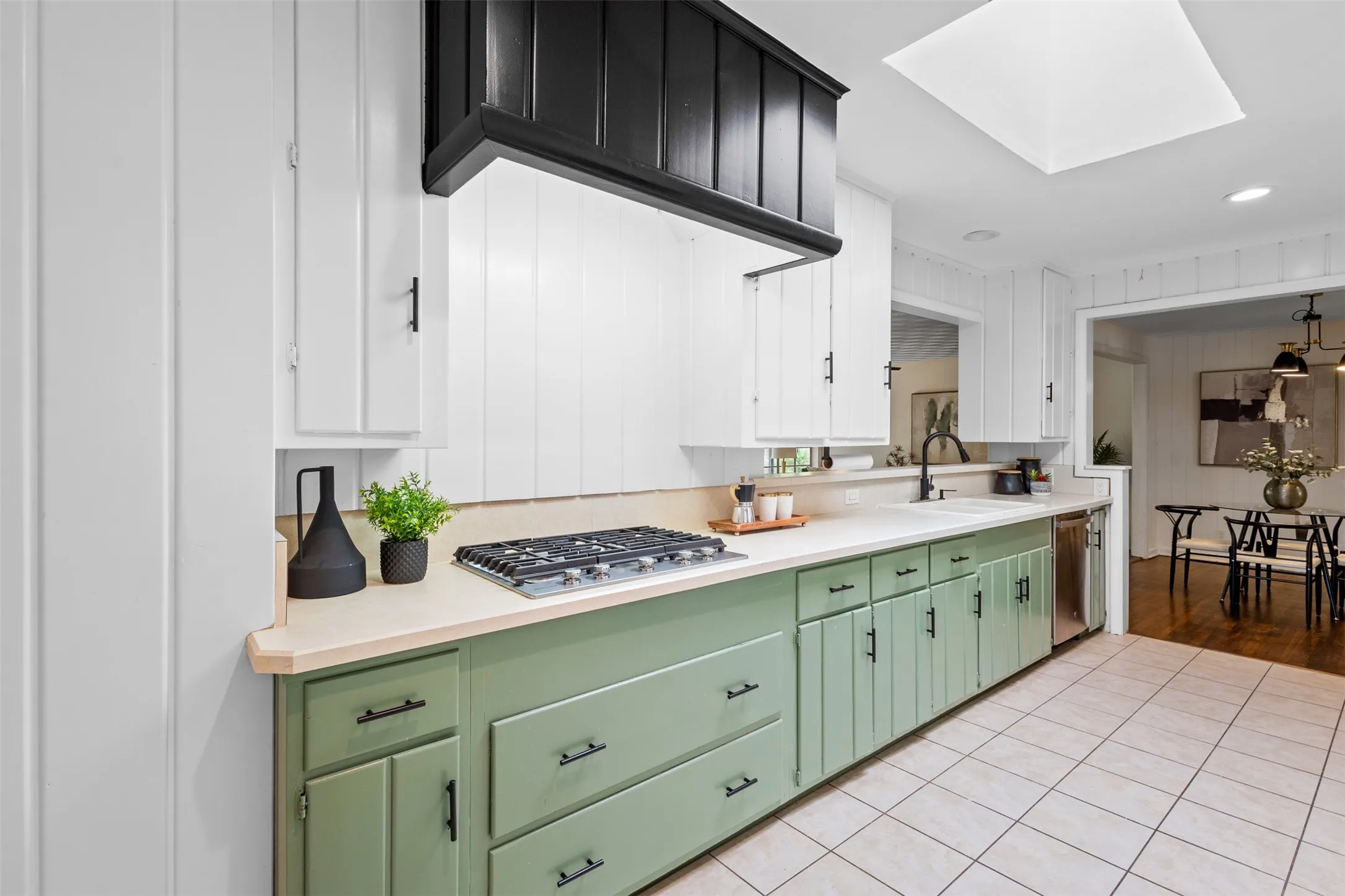 Single Family Residence For Rent in Tarrant County , 1110 Western Boulevard, Arlington, Texas 76013, 4 Bedroom, 3 Bathroom, 2 Garage spaces, 2,434 Sqft, built in 1952, mls#21358720, Real Estate Agent in Arlington, Homes For Rent in Tarrant county, Homes For Rent in Arlington, Realtor in Arlington Texas, Real Estate Brokerage Independent Realty Texas, Luminita Cordes Realtor