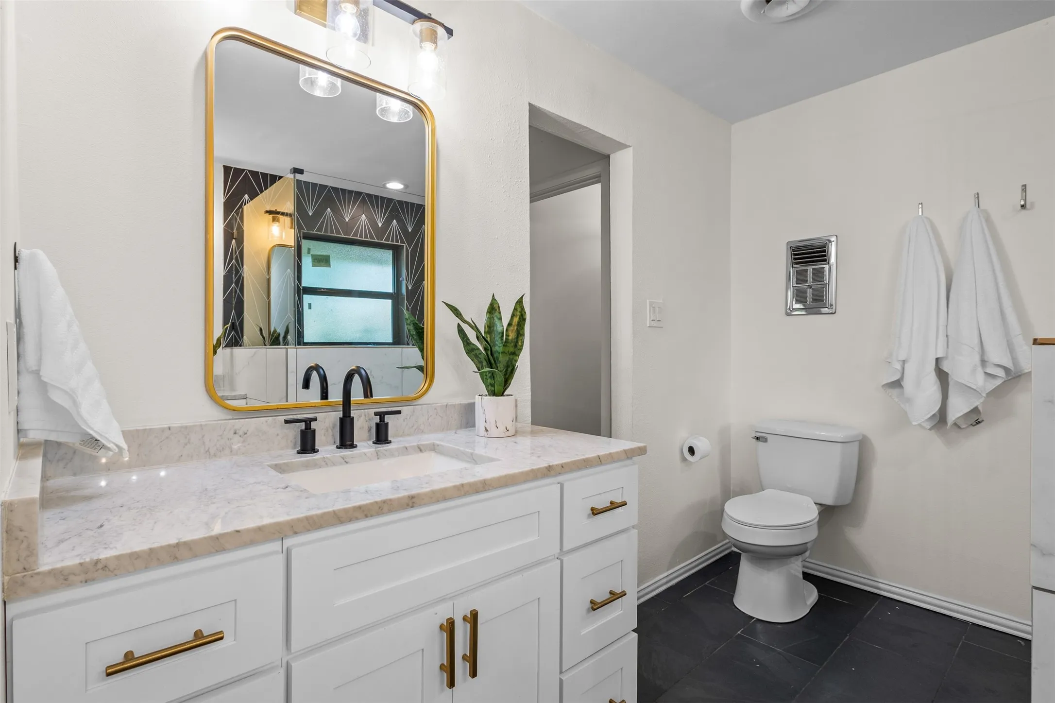 Single Family Residence For Rent in Tarrant County , 1110 Western Boulevard, Arlington, Texas 76013, 4 Bedroom, 3 Bathroom, 2 Garage spaces, 2,434 Sqft, built in 1952, mls#21358720, Real Estate Agent in Arlington, Homes For Rent in Tarrant county, Homes For Rent in Arlington, Realtor in Arlington Texas, Real Estate Brokerage Independent Realty Texas, Luminita Cordes Realtor