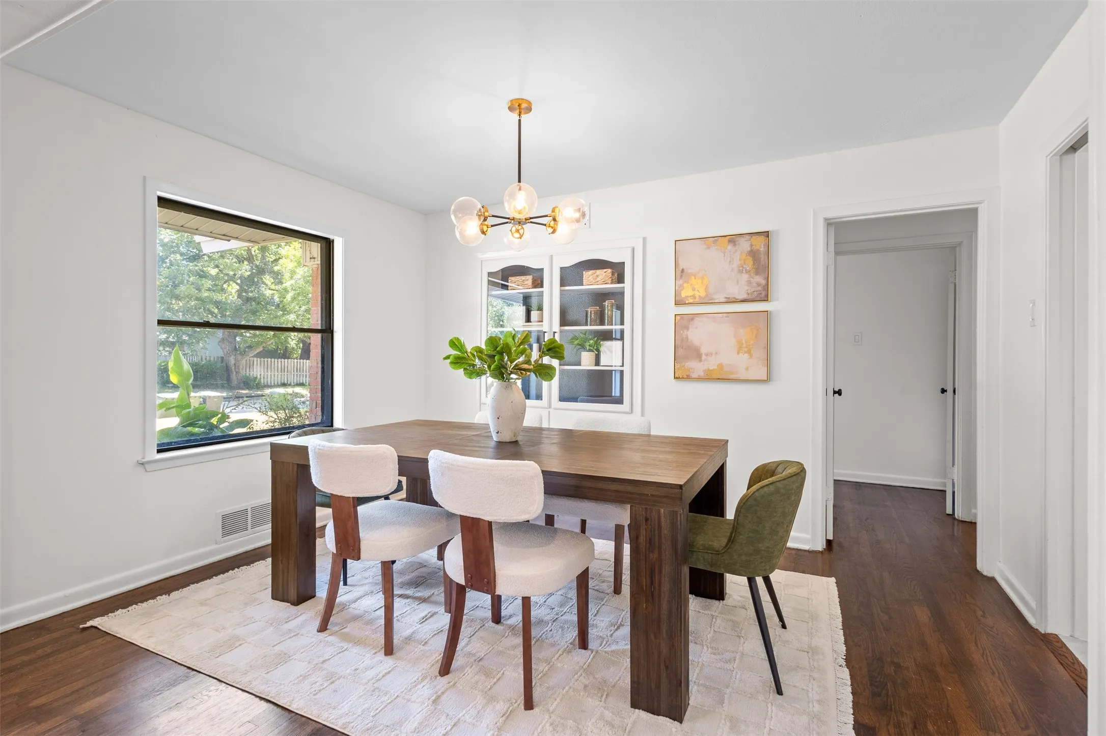 Single Family Residence For Rent in Tarrant County , 1110 Western Boulevard, Arlington, Texas 76013, 4 Bedroom, 3 Bathroom, 2 Garage spaces, 2,434 Sqft, built in 1952, mls#21358720, Real Estate Agent in Arlington, Homes For Rent in Tarrant county, Homes For Rent in Arlington, Realtor in Arlington Texas, Real Estate Brokerage Independent Realty Texas, Luminita Cordes Realtor