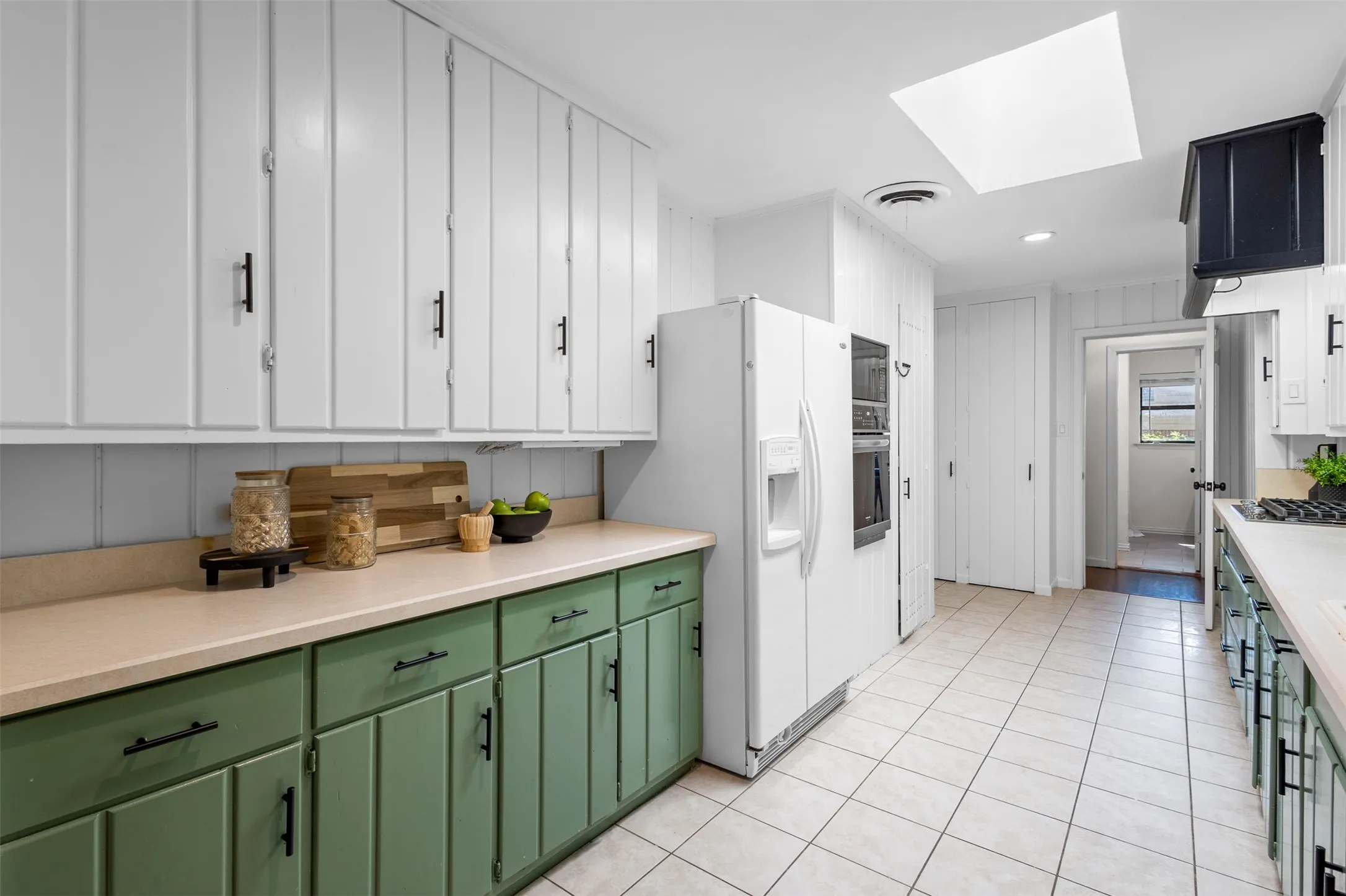Single Family Residence For Rent in Tarrant County , 1110 Western Boulevard, Arlington, Texas 76013, 4 Bedroom, 3 Bathroom, 2 Garage spaces, 2,434 Sqft, built in 1952, mls#21358720, Real Estate Agent in Arlington, Homes For Rent in Tarrant county, Homes For Rent in Arlington, Realtor in Arlington Texas, Real Estate Brokerage Independent Realty Texas, Luminita Cordes Realtor