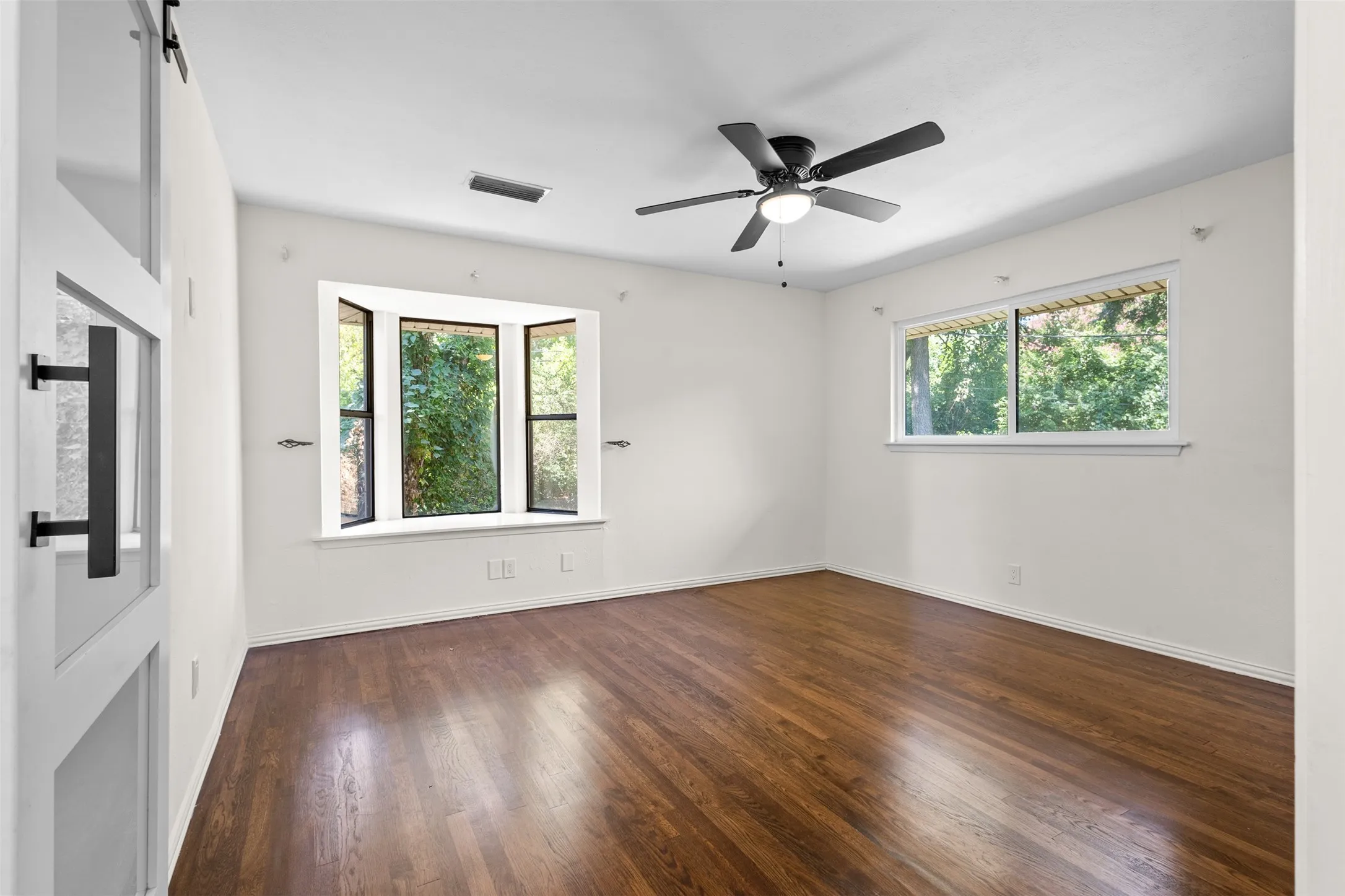 Single Family Residence For Rent in Tarrant County , 1110 Western Boulevard, Arlington, Texas 76013, 4 Bedroom, 3 Bathroom, 2 Garage spaces, 2,434 Sqft, built in 1952, mls#21358720, Real Estate Agent in Arlington, Homes For Rent in Tarrant county, Homes For Rent in Arlington, Realtor in Arlington Texas, Real Estate Brokerage Independent Realty Texas, Luminita Cordes Realtor