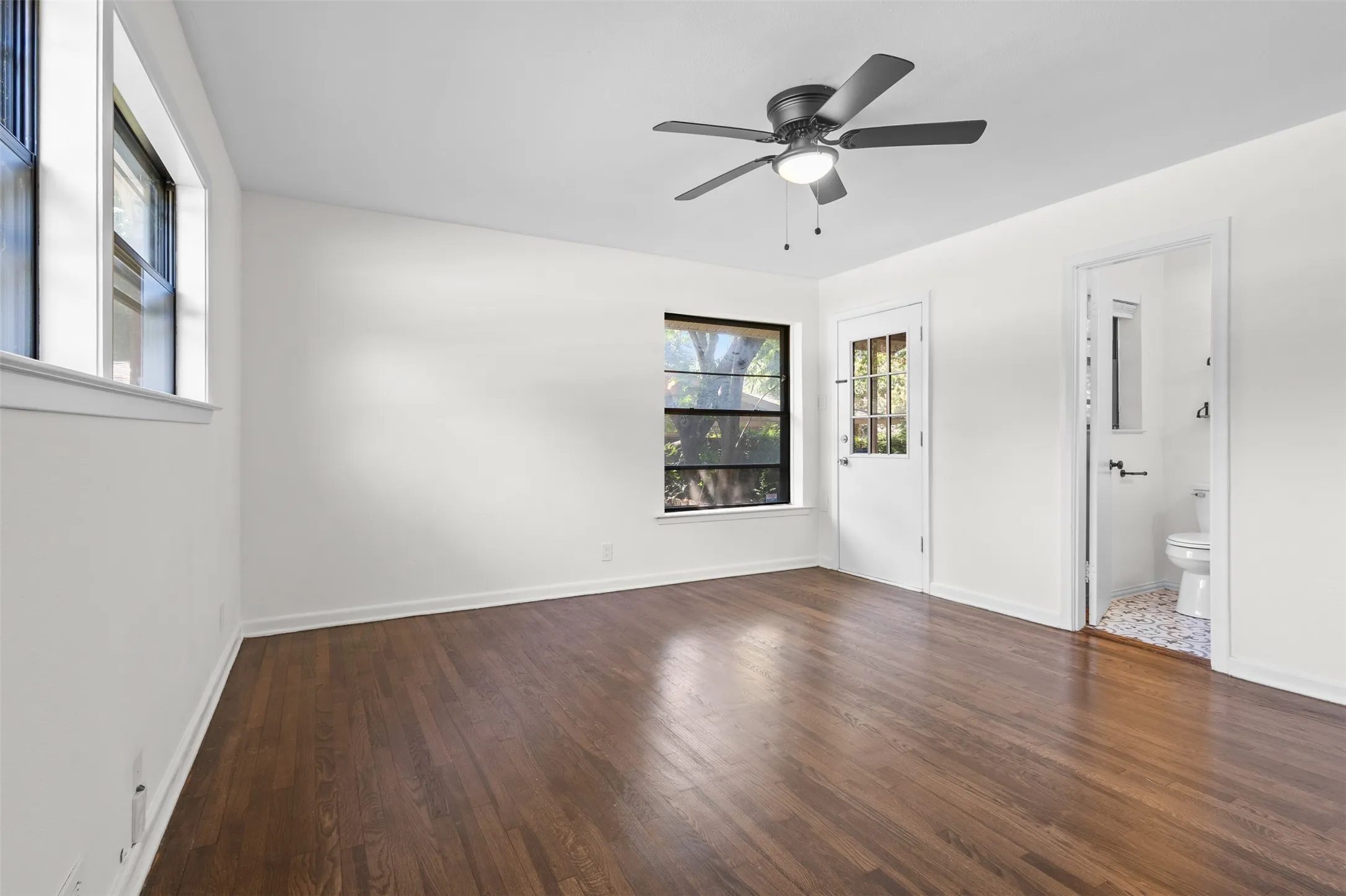 Single Family Residence For Rent in Tarrant County , 1110 Western Boulevard, Arlington, Texas 76013, 4 Bedroom, 3 Bathroom, 2 Garage spaces, 2,434 Sqft, built in 1952, mls#21358720, Real Estate Agent in Arlington, Homes For Rent in Tarrant county, Homes For Rent in Arlington, Realtor in Arlington Texas, Real Estate Brokerage Independent Realty Texas, Luminita Cordes Realtor