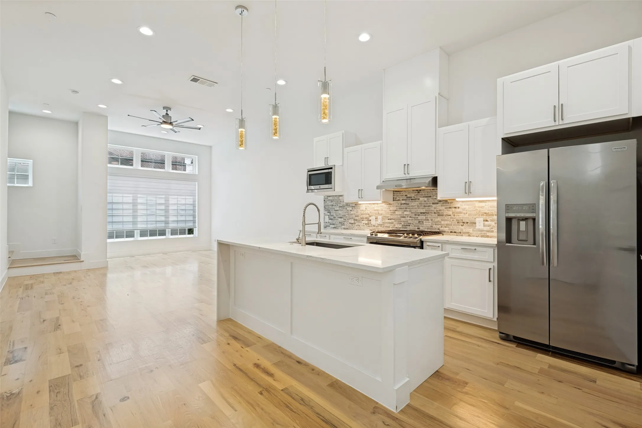 Condominium For Sale in Dallas County , 1910 Caddo Street B102, Dallas, Texas 75204, 2 Bedroom, 3 Bathroom, 2 Garage spaces, 1,550 Sqft, built in 2020, mls#21357462, Real Estate Agent in Dallas, Homes For Sale in Dallas county, Homes For Sale in Dallas, Realtor in Dallas Texas, Real Estate Brokerage Independent Realty Texas, Luminita Cordes Realtor