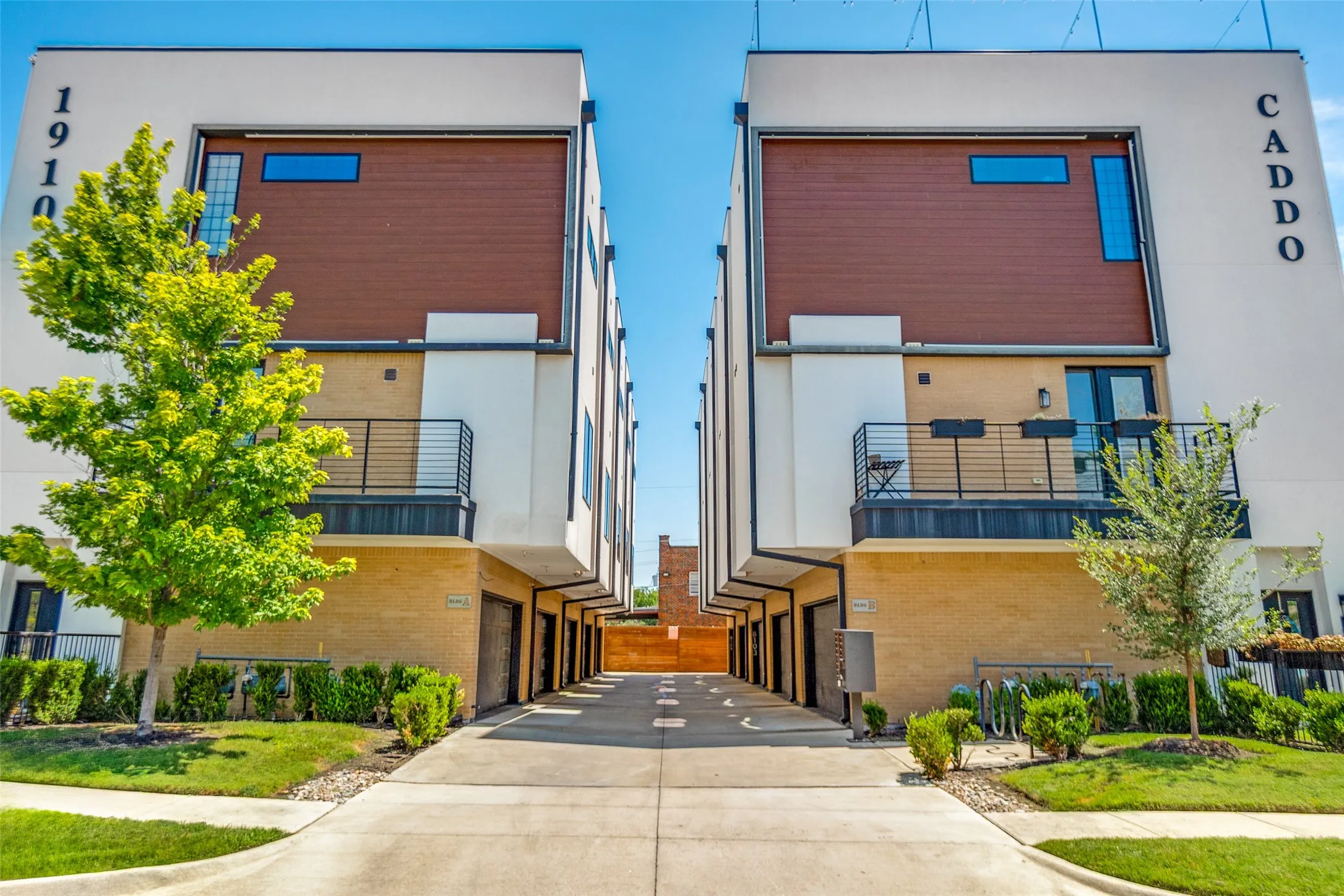 Condominium For Sale in Dallas County , 1910 Caddo Street B102, Dallas, Texas 75204, 2 Bedroom, 3 Bathroom, 2 Garage spaces, 1,550 Sqft, built in 2020, mls#21357462, Real Estate Agent in Dallas, Homes For Sale in Dallas county, Homes For Sale in Dallas, Realtor in Dallas Texas, Real Estate Brokerage Independent Realty Texas, Luminita Cordes Realtor