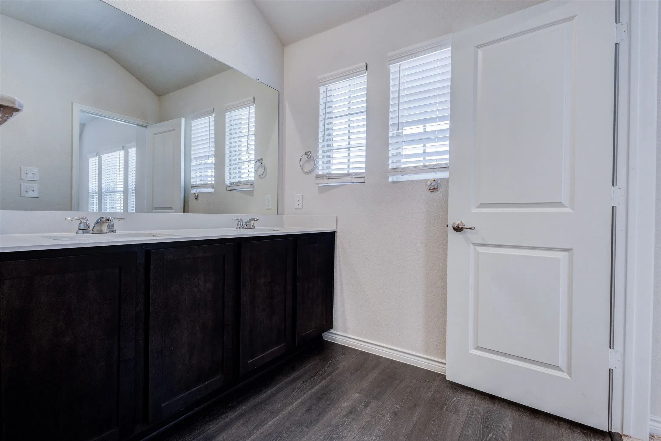 Townhouse For Sale in Dallas County , 2244 Lasso Court, Mesquite, Texas 75149, 3 Bedroom, 3 Bathroom, 2 Garage spaces, 1,815 Sqft, built in 2021, mls#21356512, Real Estate Agent in Mesquite, Homes For Sale in Dallas county, Homes For Sale in Mesquite, Realtor in Mesquite Texas, Real Estate Brokerage Independent Realty Texas, Luminita Cordes Realtor