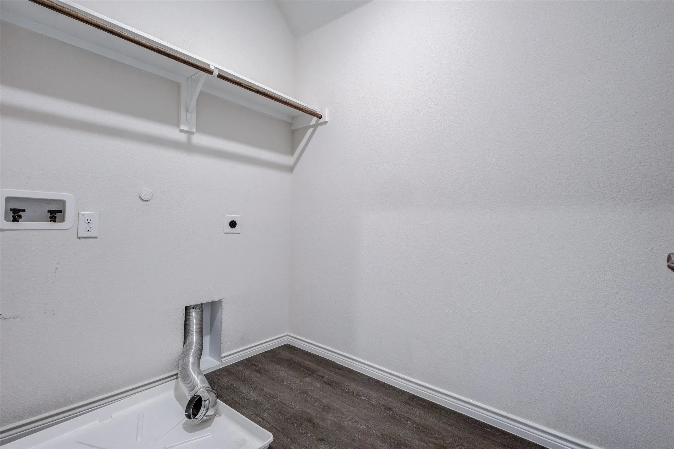 Townhouse For Sale in Dallas County , 2244 Lasso Court, Mesquite, Texas 75149, 3 Bedroom, 3 Bathroom, 2 Garage spaces, 1,815 Sqft, built in 2021, mls#21356512, Real Estate Agent in Mesquite, Homes For Sale in Dallas county, Homes For Sale in Mesquite, Realtor in Mesquite Texas, Real Estate Brokerage Independent Realty Texas, Luminita Cordes Realtor