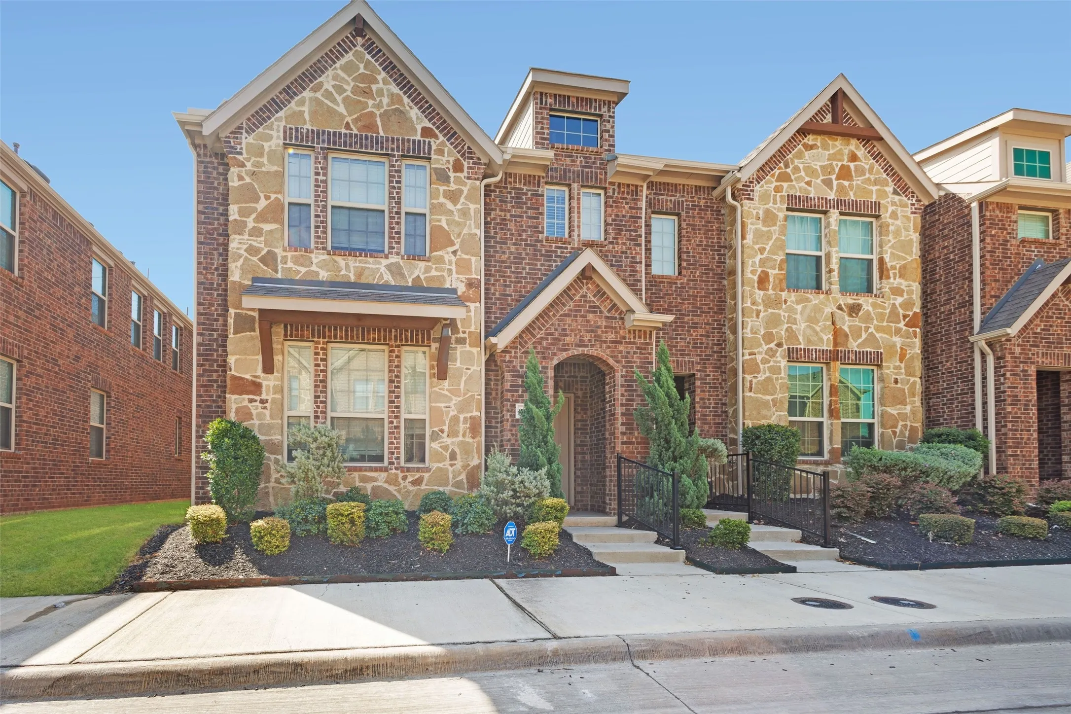Townhouse For Sale in Dallas County , 2244 Lasso Court, Mesquite, Texas 75149, 3 Bedroom, 3 Bathroom, 2 Garage spaces, 1,815 Sqft, built in 2021, mls#21356512, Real Estate Agent in Mesquite, Homes For Sale in Dallas county, Homes For Sale in Mesquite, Realtor in Mesquite Texas, Real Estate Brokerage Independent Realty Texas, Luminita Cordes Realtor