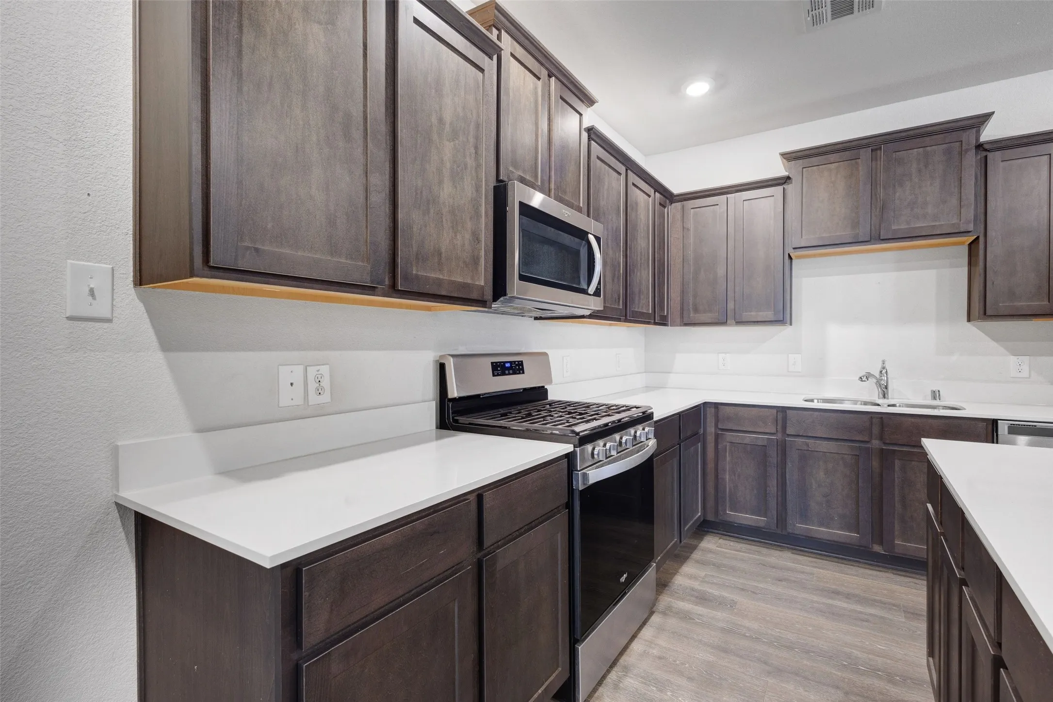 Townhouse For Sale in Dallas County , 2244 Lasso Court, Mesquite, Texas 75149, 3 Bedroom, 3 Bathroom, 2 Garage spaces, 1,815 Sqft, built in 2021, mls#21356512, Real Estate Agent in Mesquite, Homes For Sale in Dallas county, Homes For Sale in Mesquite, Realtor in Mesquite Texas, Real Estate Brokerage Independent Realty Texas, Luminita Cordes Realtor