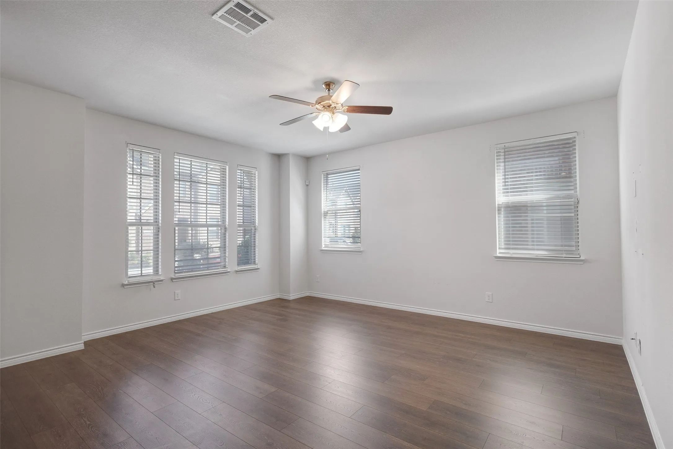 Townhouse For Sale in Dallas County , 2244 Lasso Court, Mesquite, Texas 75149, 3 Bedroom, 3 Bathroom, 2 Garage spaces, 1,815 Sqft, built in 2021, mls#21356512, Real Estate Agent in Mesquite, Homes For Sale in Dallas county, Homes For Sale in Mesquite, Realtor in Mesquite Texas, Real Estate Brokerage Independent Realty Texas, Luminita Cordes Realtor