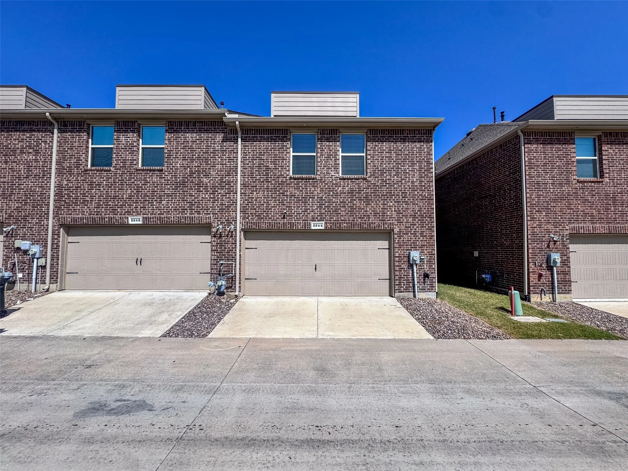 Townhouse For Sale in Dallas County , 2244 Lasso Court, Mesquite, Texas 75149, 3 Bedroom, 3 Bathroom, 2 Garage spaces, 1,815 Sqft, built in 2021, mls#21356512, Real Estate Agent in Mesquite, Homes For Sale in Dallas county, Homes For Sale in Mesquite, Realtor in Mesquite Texas, Real Estate Brokerage Independent Realty Texas, Luminita Cordes Realtor