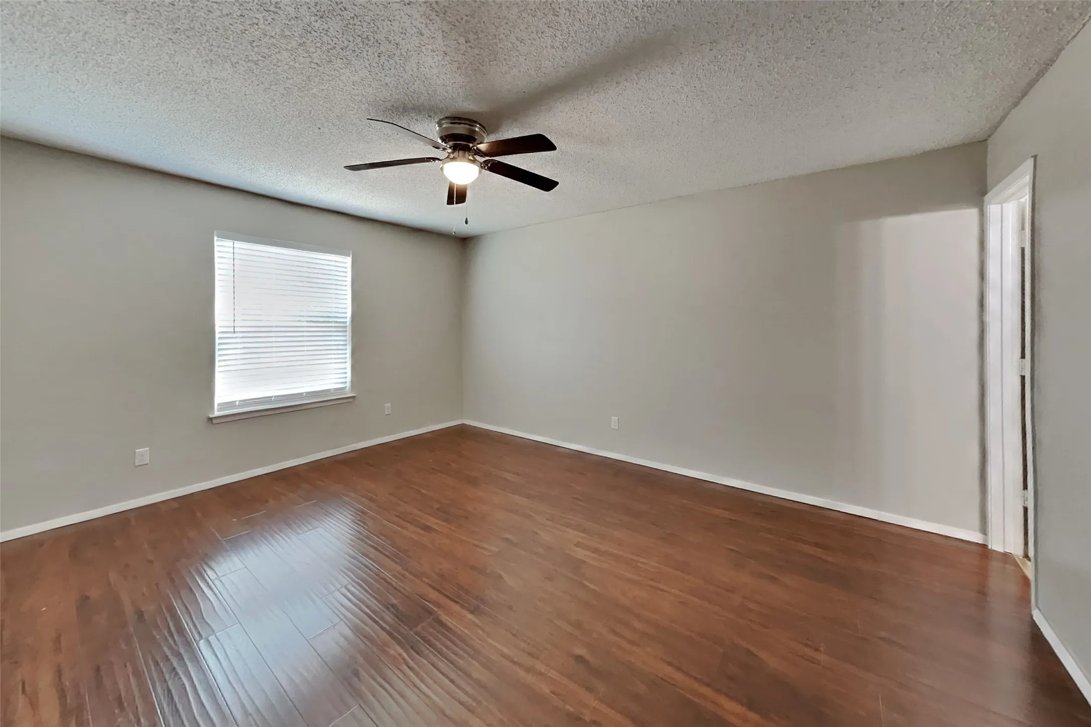 Single Family Residence For Rent in Tarrant County , 4208 Selina Court, Arlington, Texas 76016, 3 Bedroom, 2 Bathroom, 2 Garage spaces, 1,475 Sqft, built in 1979, mls#21358738, Real Estate Agent in Arlington, Homes For Rent in Tarrant county, Homes For Rent in Arlington, Realtor in Arlington Texas, Real Estate Brokerage Independent Realty Texas, Luminita Cordes Realtor