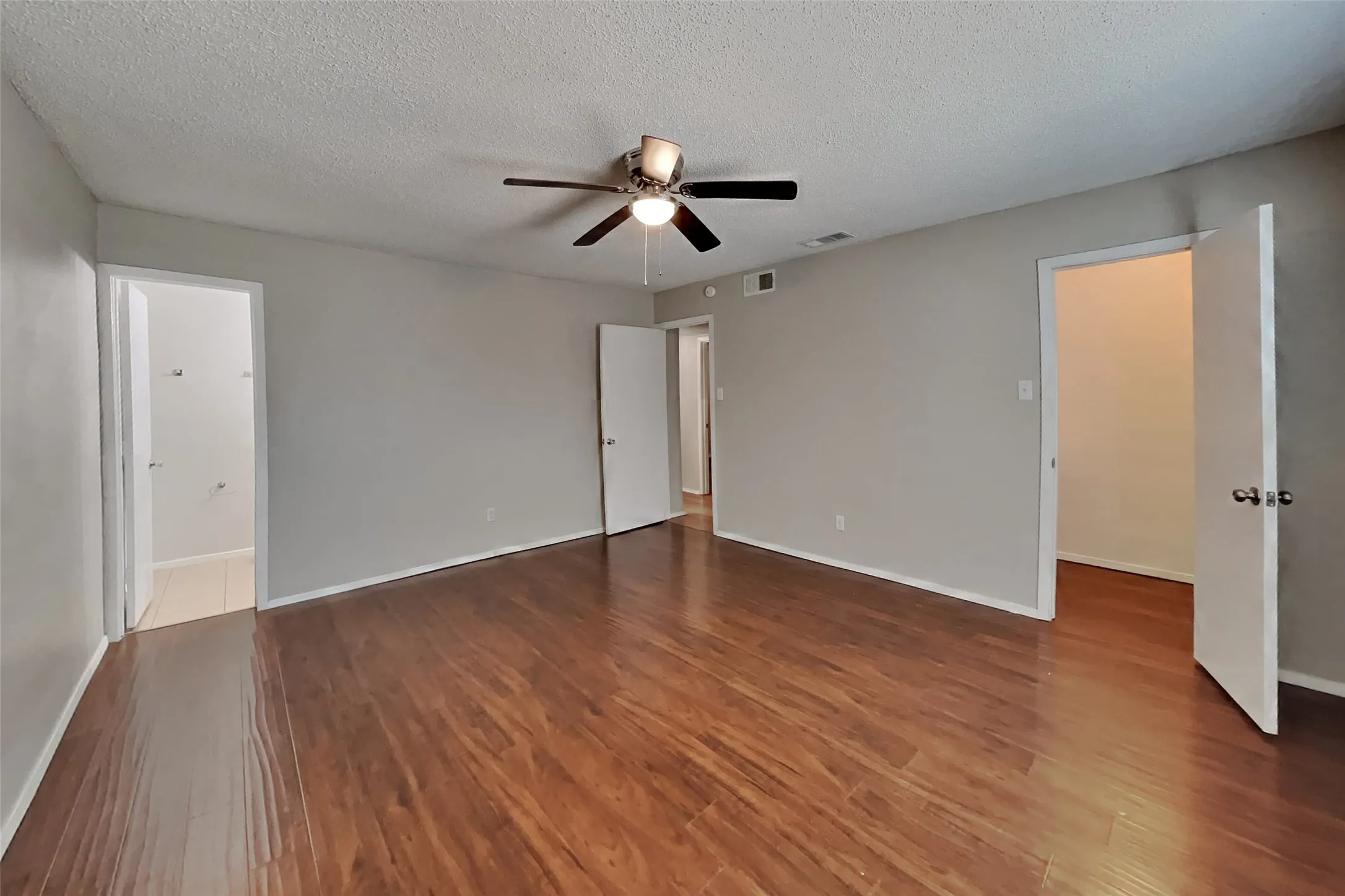 Single Family Residence For Rent in Tarrant County , 4208 Selina Court, Arlington, Texas 76016, 3 Bedroom, 2 Bathroom, 2 Garage spaces, 1,475 Sqft, built in 1979, mls#21358738, Real Estate Agent in Arlington, Homes For Rent in Tarrant county, Homes For Rent in Arlington, Realtor in Arlington Texas, Real Estate Brokerage Independent Realty Texas, Luminita Cordes Realtor