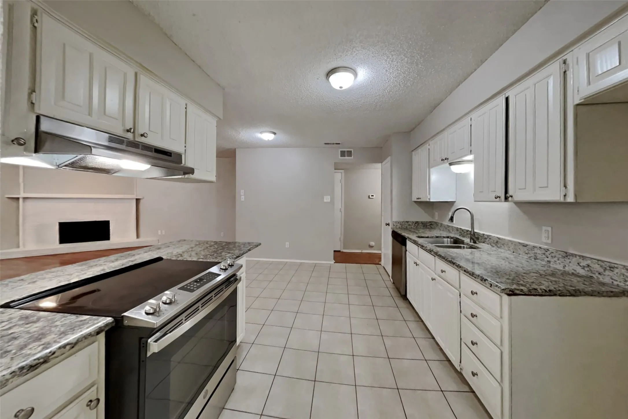Single Family Residence For Rent in Tarrant County , 4208 Selina Court, Arlington, Texas 76016, 3 Bedroom, 2 Bathroom, 2 Garage spaces, 1,475 Sqft, built in 1979, mls#21358738, Real Estate Agent in Arlington, Homes For Rent in Tarrant county, Homes For Rent in Arlington, Realtor in Arlington Texas, Real Estate Brokerage Independent Realty Texas, Luminita Cordes Realtor