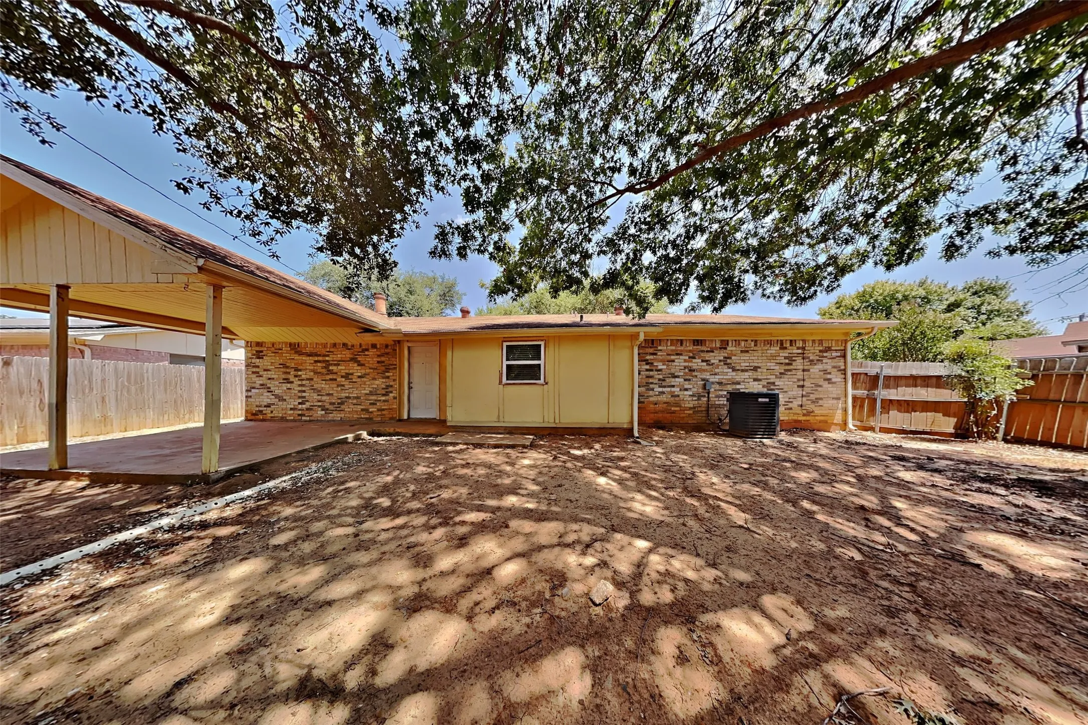 Single Family Residence For Rent in Tarrant County , 4208 Selina Court, Arlington, Texas 76016, 3 Bedroom, 2 Bathroom, 2 Garage spaces, 1,475 Sqft, built in 1979, mls#21358738, Real Estate Agent in Arlington, Homes For Rent in Tarrant county, Homes For Rent in Arlington, Realtor in Arlington Texas, Real Estate Brokerage Independent Realty Texas, Luminita Cordes Realtor