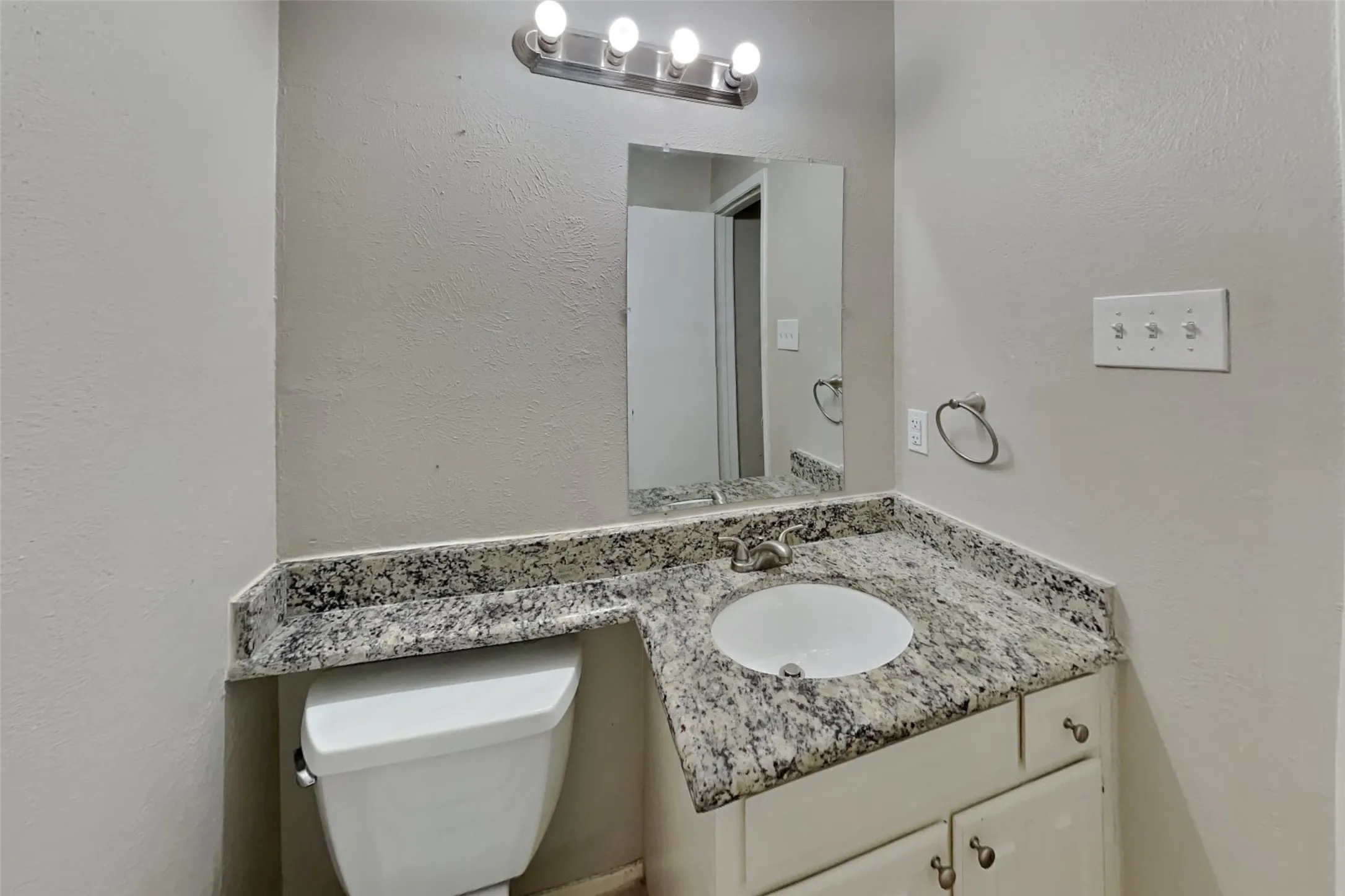 Single Family Residence For Rent in Tarrant County , 4208 Selina Court, Arlington, Texas 76016, 3 Bedroom, 2 Bathroom, 2 Garage spaces, 1,475 Sqft, built in 1979, mls#21358738, Real Estate Agent in Arlington, Homes For Rent in Tarrant county, Homes For Rent in Arlington, Realtor in Arlington Texas, Real Estate Brokerage Independent Realty Texas, Luminita Cordes Realtor