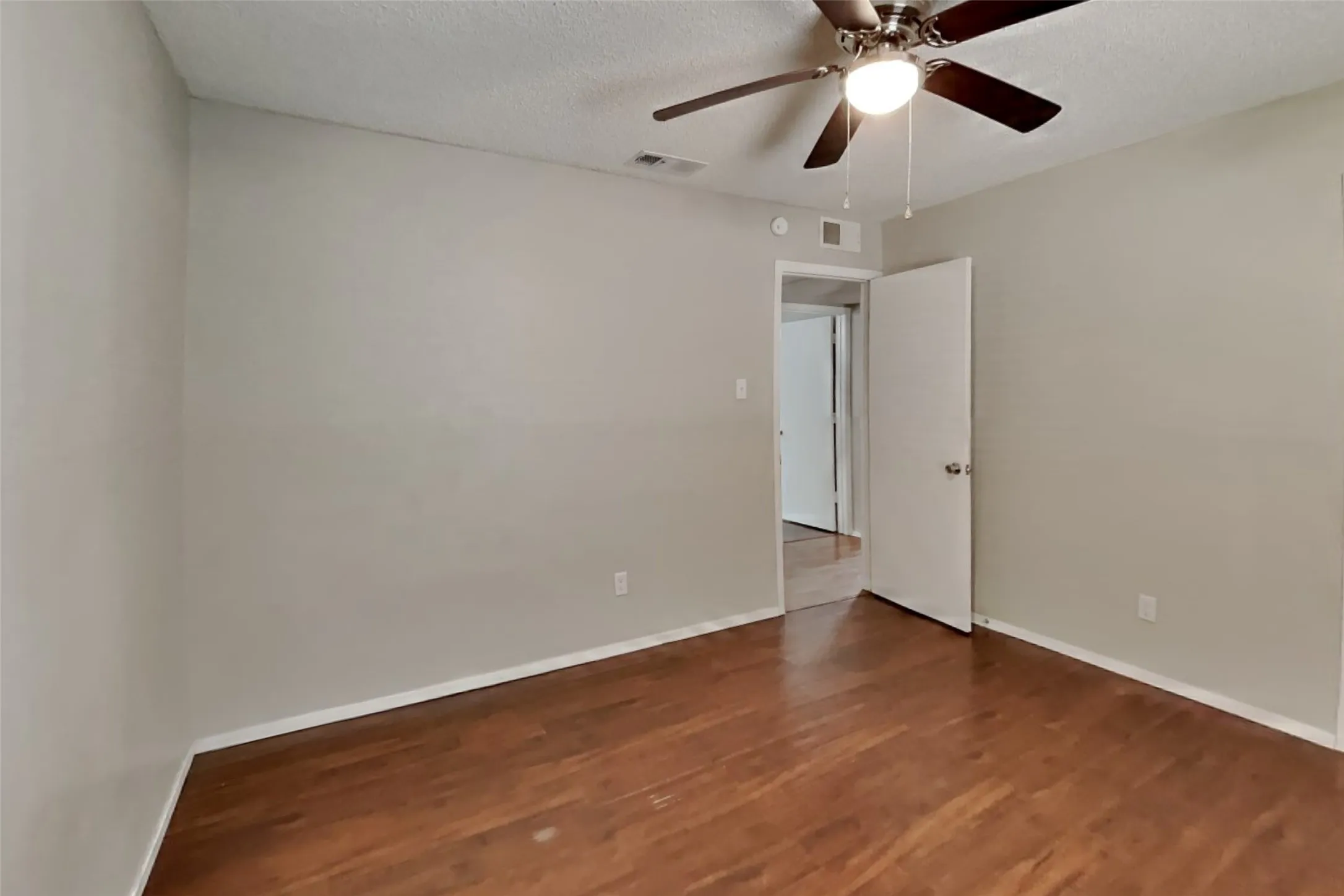 Single Family Residence For Rent in Tarrant County , 4208 Selina Court, Arlington, Texas 76016, 3 Bedroom, 2 Bathroom, 2 Garage spaces, 1,475 Sqft, built in 1979, mls#21358738, Real Estate Agent in Arlington, Homes For Rent in Tarrant county, Homes For Rent in Arlington, Realtor in Arlington Texas, Real Estate Brokerage Independent Realty Texas, Luminita Cordes Realtor