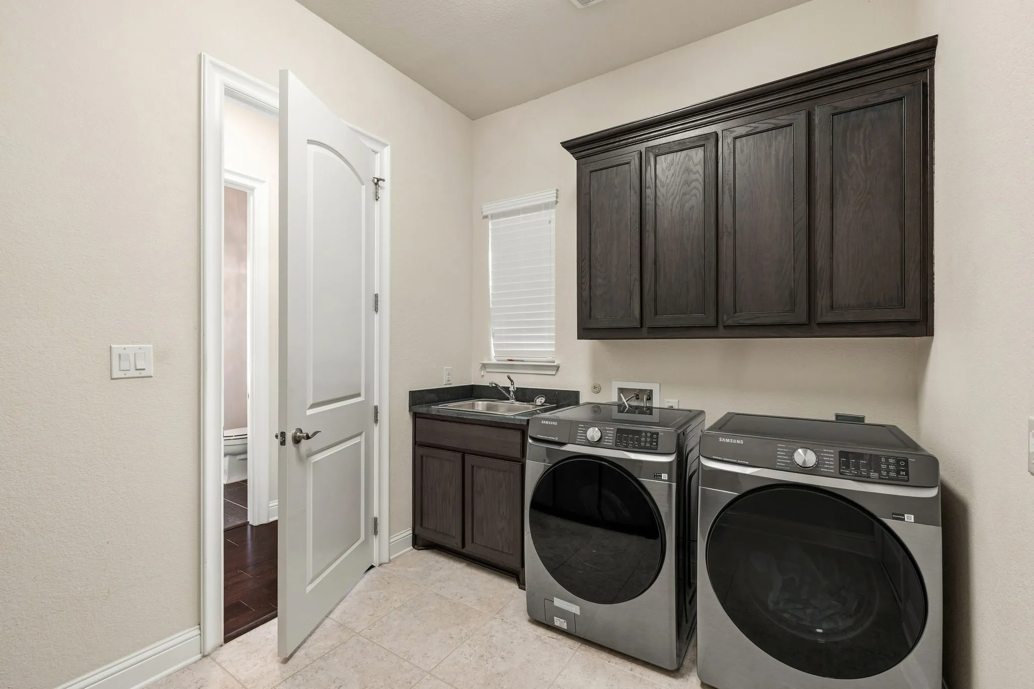 Single Family Residence For Sale in Denton County , 1043 Running Bay, Frisco, Texas 75036, 4 Bedroom, 5 Bathroom, 3 Garage spaces, 4,598 Sqft, built in 2015, mls#21358747, Real Estate Agent in Frisco, Homes For Sale in Denton county, Homes For Sale in Frisco, Realtor in Frisco Texas, Real Estate Brokerage Independent Realty Texas, Luminita Cordes Realtor