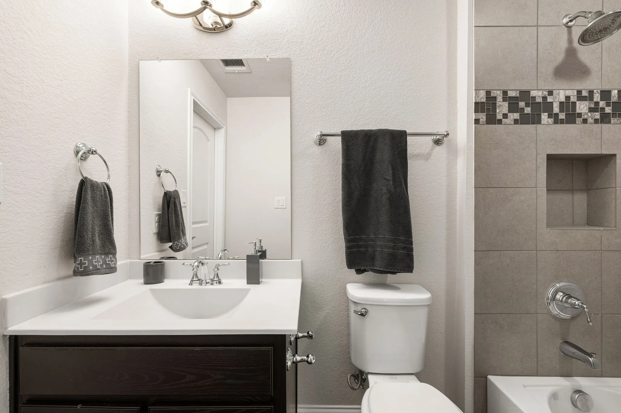 Single Family Residence For Sale in Denton County , 1043 Running Bay, Frisco, Texas 75036, 4 Bedroom, 5 Bathroom, 3 Garage spaces, 4,598 Sqft, built in 2015, mls#21358747, Real Estate Agent in Frisco, Homes For Sale in Denton county, Homes For Sale in Frisco, Realtor in Frisco Texas, Real Estate Brokerage Independent Realty Texas, Luminita Cordes Realtor