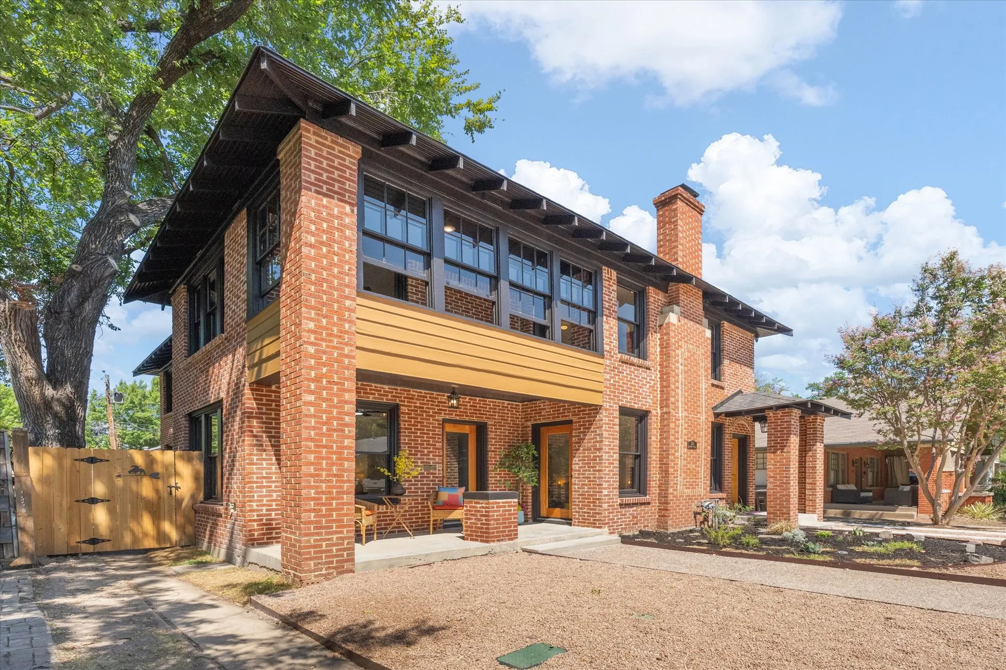 Single Family Residence For Sale in Tarrant County , 1718 S Adams Street, Fort Worth, Texas 76110, 5 Bedroom, 3 Bathroom, Garage spaces, 2,864 Sqft, built in 1921, mls#21356896, Real Estate Agent in Fort Worth, Homes For Sale in Tarrant county, Homes For Sale in Fort Worth, Realtor in Fort Worth Texas, Real Estate Brokerage Independent Realty Texas, Luminita Cordes Realtor