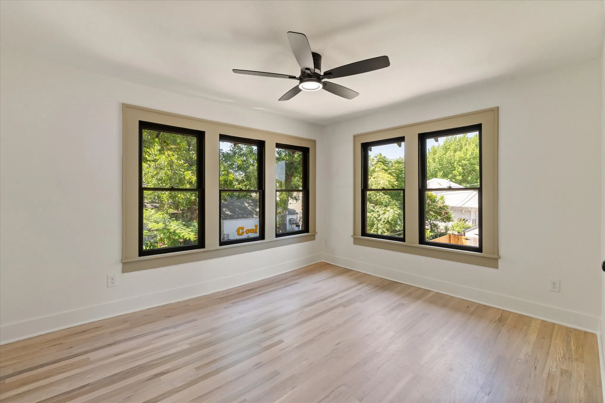 Single Family Residence For Sale in Tarrant County , 1718 S Adams Street, Fort Worth, Texas 76110, 5 Bedroom, 3 Bathroom, Garage spaces, 2,864 Sqft, built in 1921, mls#21356896, Real Estate Agent in Fort Worth, Homes For Sale in Tarrant county, Homes For Sale in Fort Worth, Realtor in Fort Worth Texas, Real Estate Brokerage Independent Realty Texas, Luminita Cordes Realtor