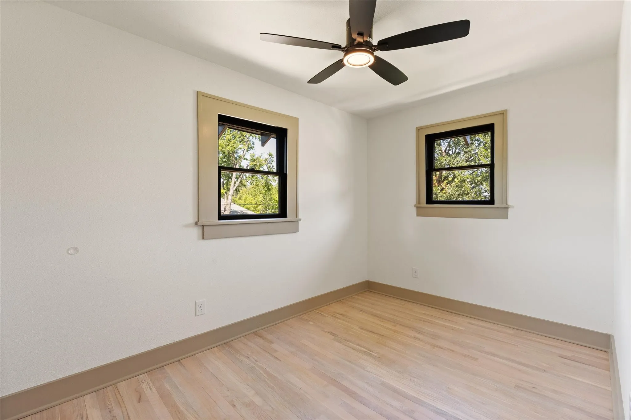 Single Family Residence For Sale in Tarrant County , 1718 S Adams Street, Fort Worth, Texas 76110, 5 Bedroom, 3 Bathroom, Garage spaces, 2,864 Sqft, built in 1921, mls#21356896, Real Estate Agent in Fort Worth, Homes For Sale in Tarrant county, Homes For Sale in Fort Worth, Realtor in Fort Worth Texas, Real Estate Brokerage Independent Realty Texas, Luminita Cordes Realtor