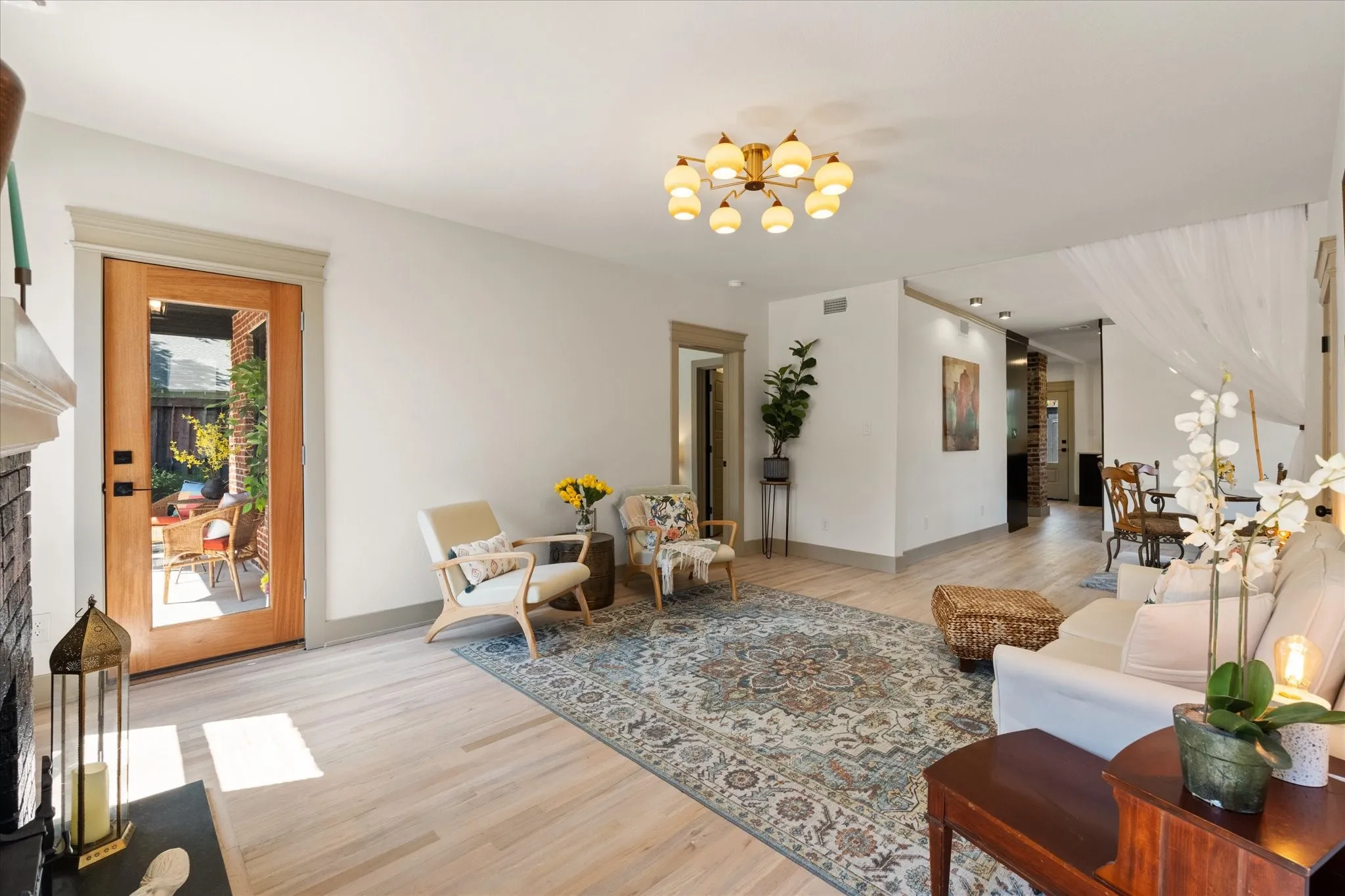 Single Family Residence For Sale in Tarrant County , 1718 S Adams Street, Fort Worth, Texas 76110, 5 Bedroom, 3 Bathroom, Garage spaces, 2,864 Sqft, built in 1921, mls#21356896, Real Estate Agent in Fort Worth, Homes For Sale in Tarrant county, Homes For Sale in Fort Worth, Realtor in Fort Worth Texas, Real Estate Brokerage Independent Realty Texas, Luminita Cordes Realtor