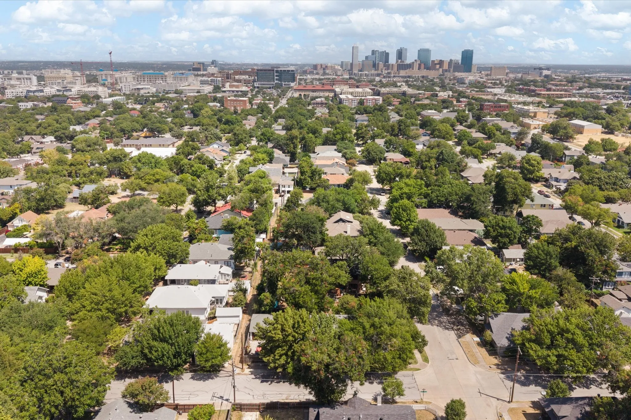 Single Family Residence For Sale in Tarrant County , 1718 S Adams Street, Fort Worth, Texas 76110, 5 Bedroom, 3 Bathroom, Garage spaces, 2,864 Sqft, built in 1921, mls#21356896, Real Estate Agent in Fort Worth, Homes For Sale in Tarrant county, Homes For Sale in Fort Worth, Realtor in Fort Worth Texas, Real Estate Brokerage Independent Realty Texas, Luminita Cordes Realtor