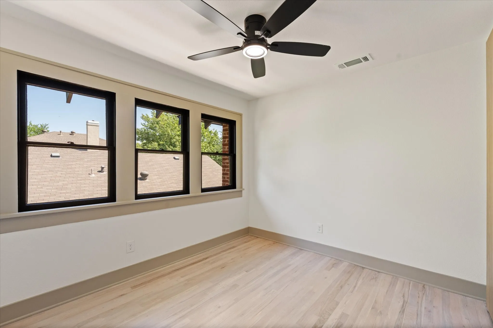 Single Family Residence For Sale in Tarrant County , 1718 S Adams Street, Fort Worth, Texas 76110, 5 Bedroom, 3 Bathroom, Garage spaces, 2,864 Sqft, built in 1921, mls#21356896, Real Estate Agent in Fort Worth, Homes For Sale in Tarrant county, Homes For Sale in Fort Worth, Realtor in Fort Worth Texas, Real Estate Brokerage Independent Realty Texas, Luminita Cordes Realtor